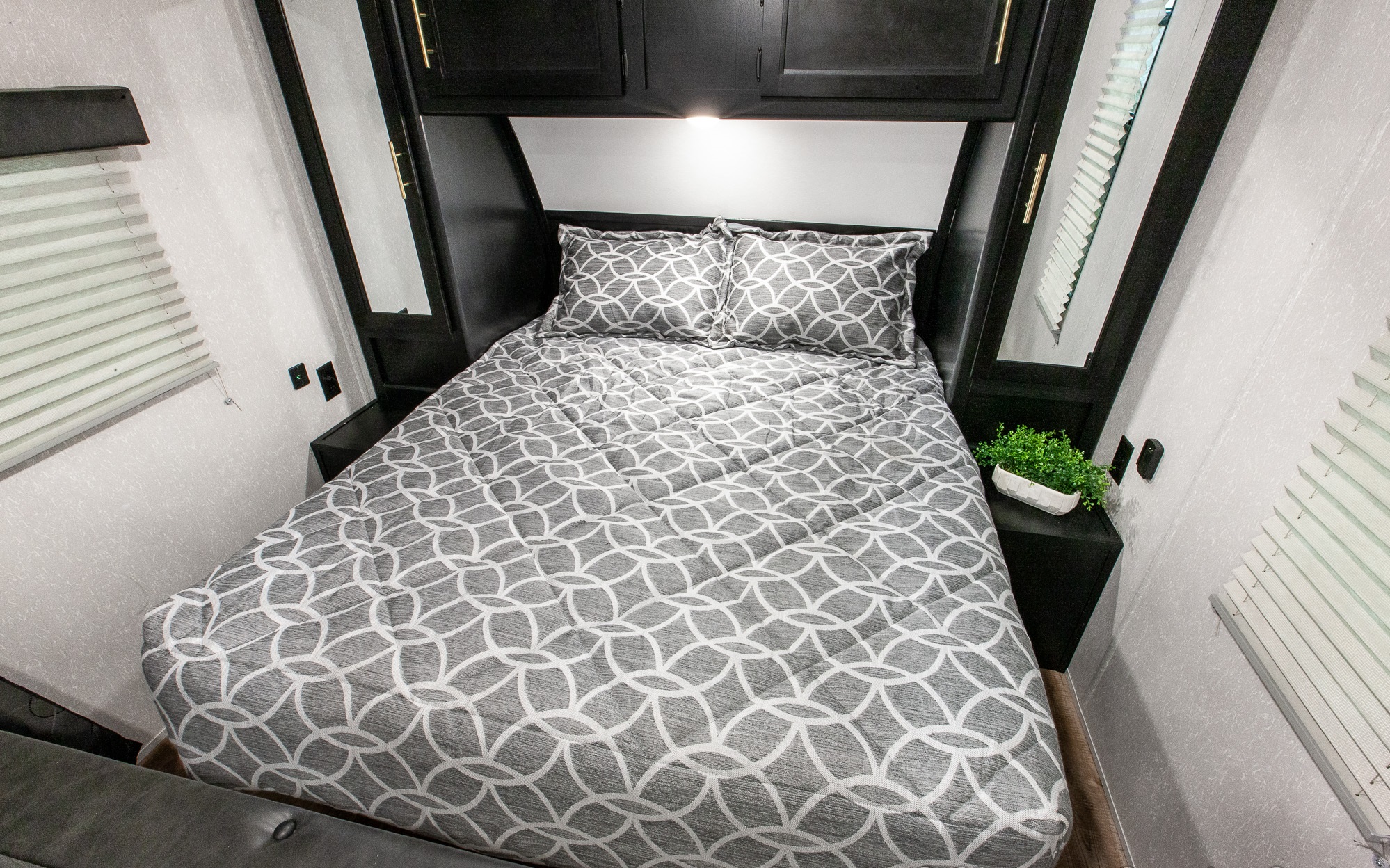 Forest River Cherokee Grey Wolf 2021