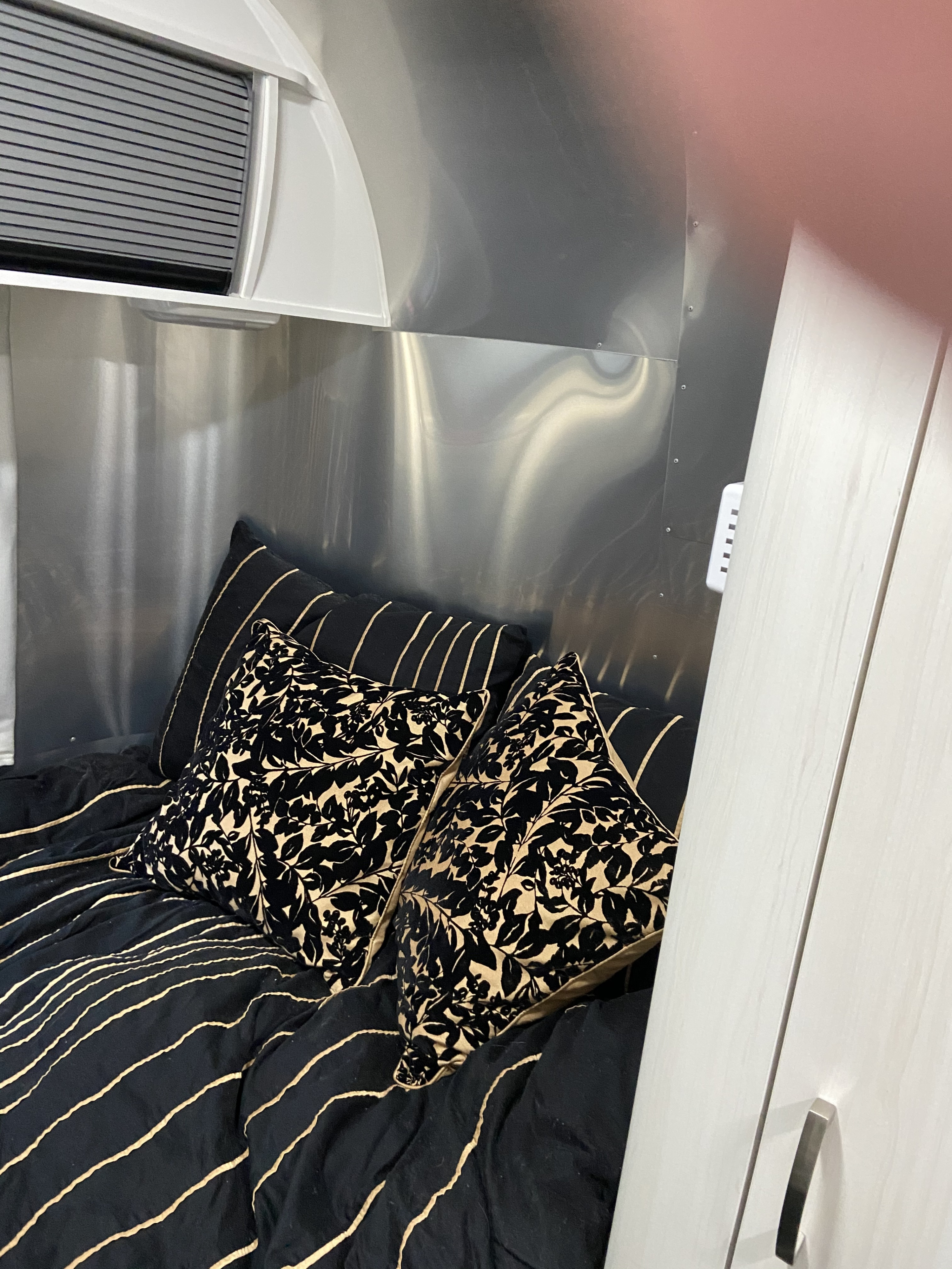 Cozy as can be.. Airstream Sport 2017