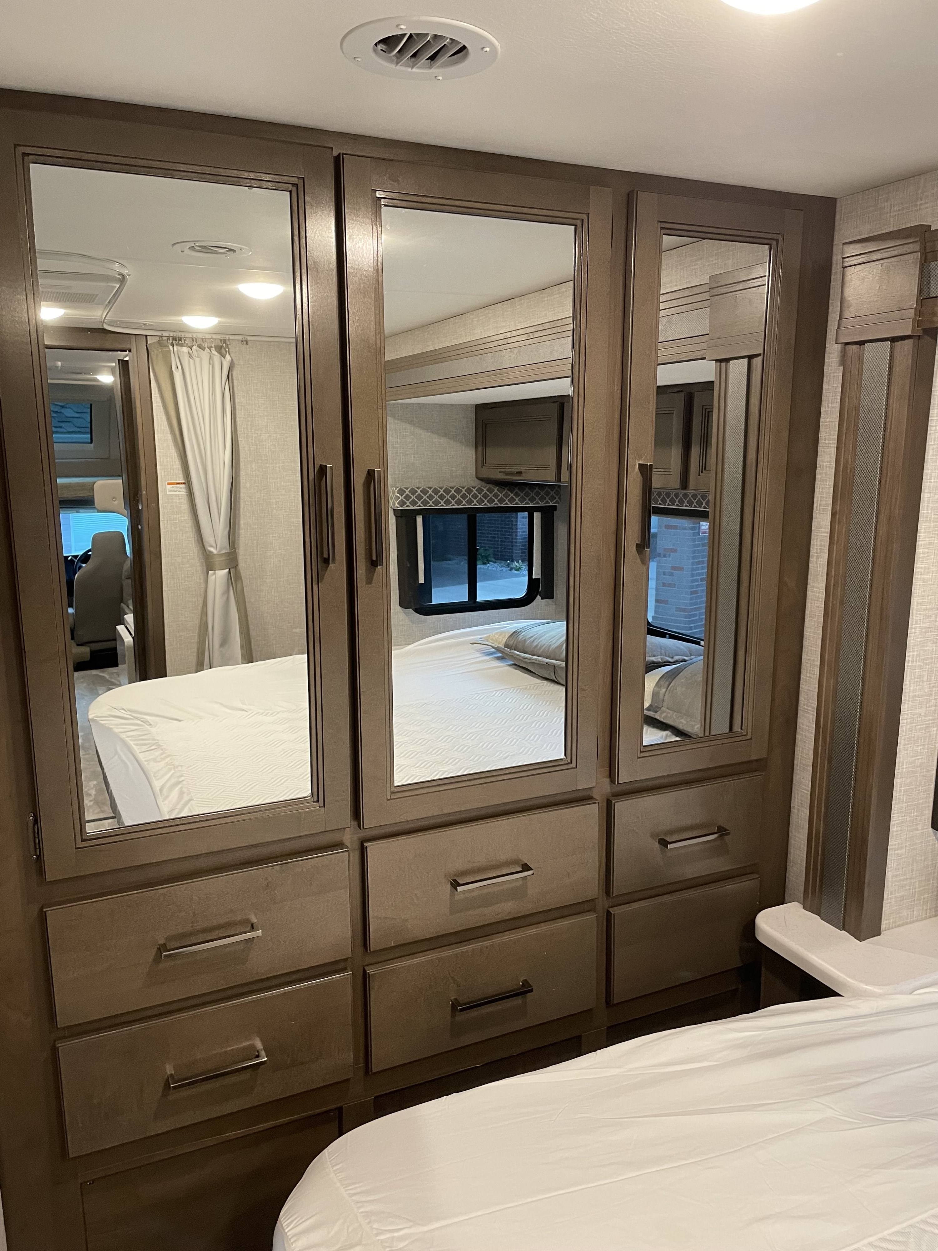 Thor Motor Coach Quantum 2022