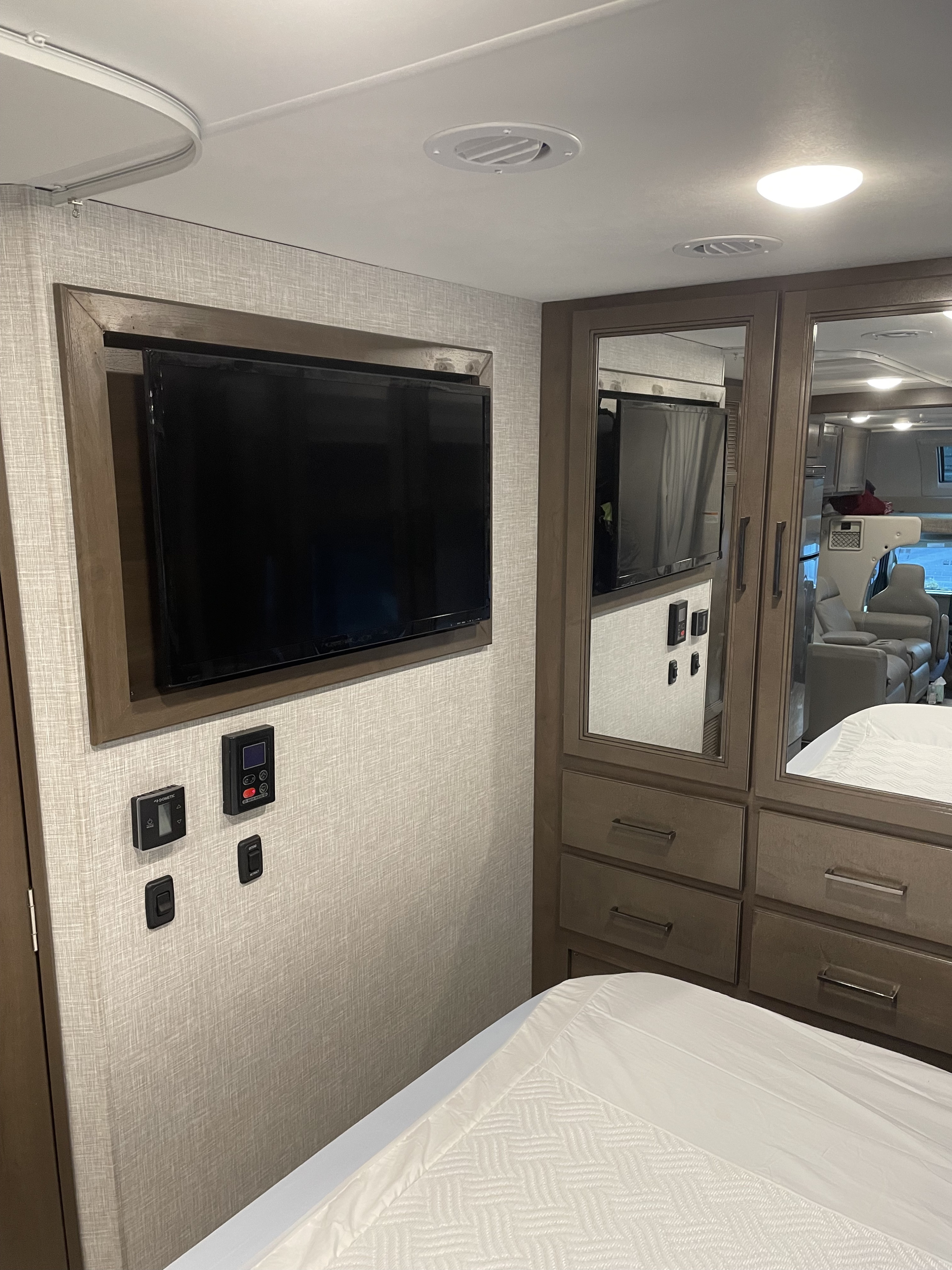 Thor Motor Coach Quantum 2022