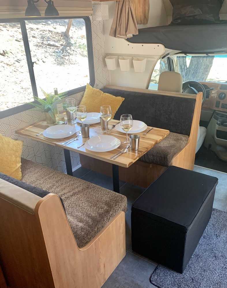 "Amazing Athena" 2010 Winnebago Chalet *Ask About Our Weekly Discount Rate*