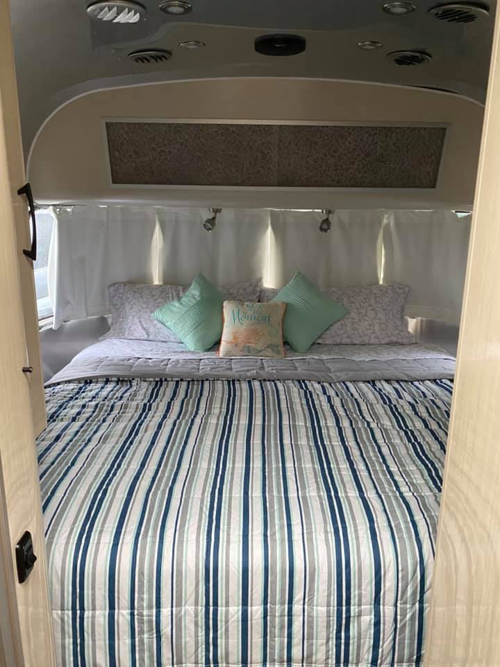 You'll sleep like a baby, we promise! King size bed for your comfort, a TV is there also, if your so inclined.... Airstream International 2017