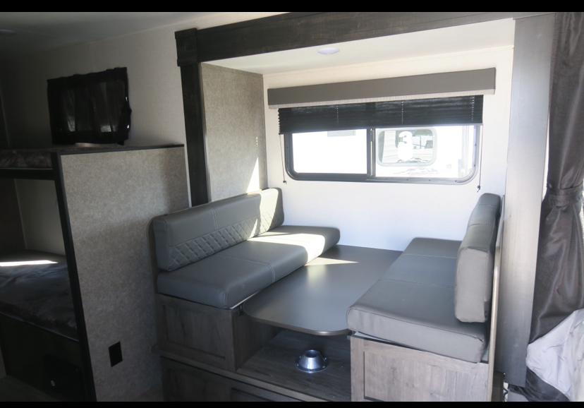 Pet Friendly - 2 Bunks & Queen