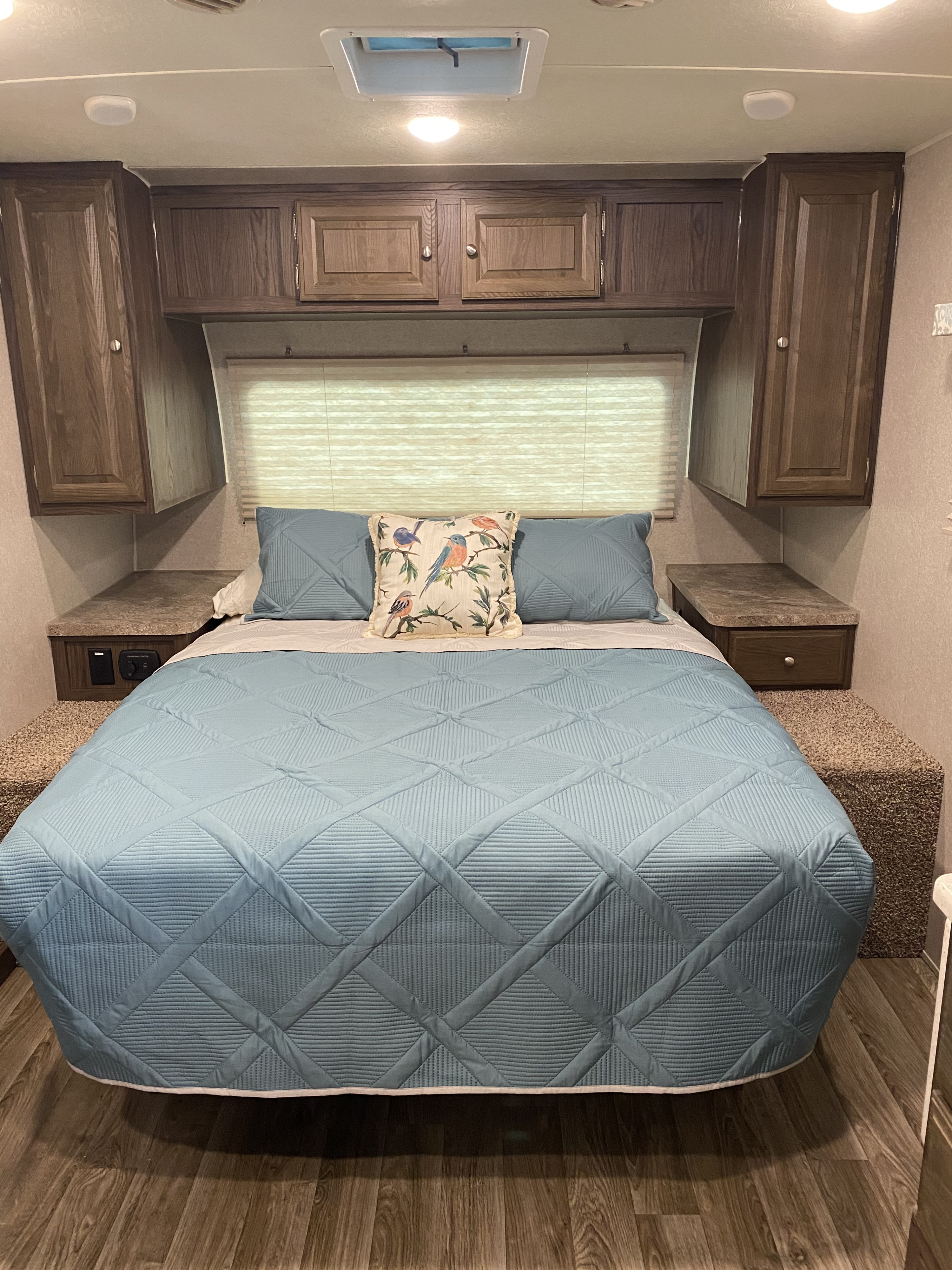 Queen bed (full length, not short). Forest River Flagstaff Micro Lite 2018