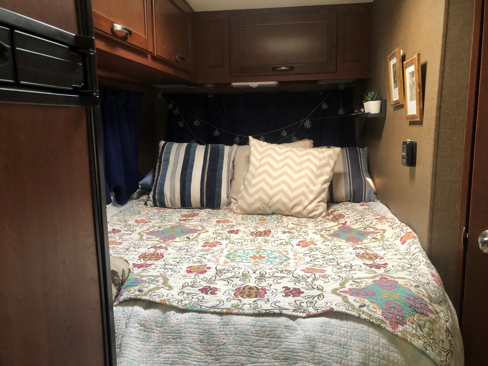 Black out curtains and comfortable bed. Thor Four Winds 2016