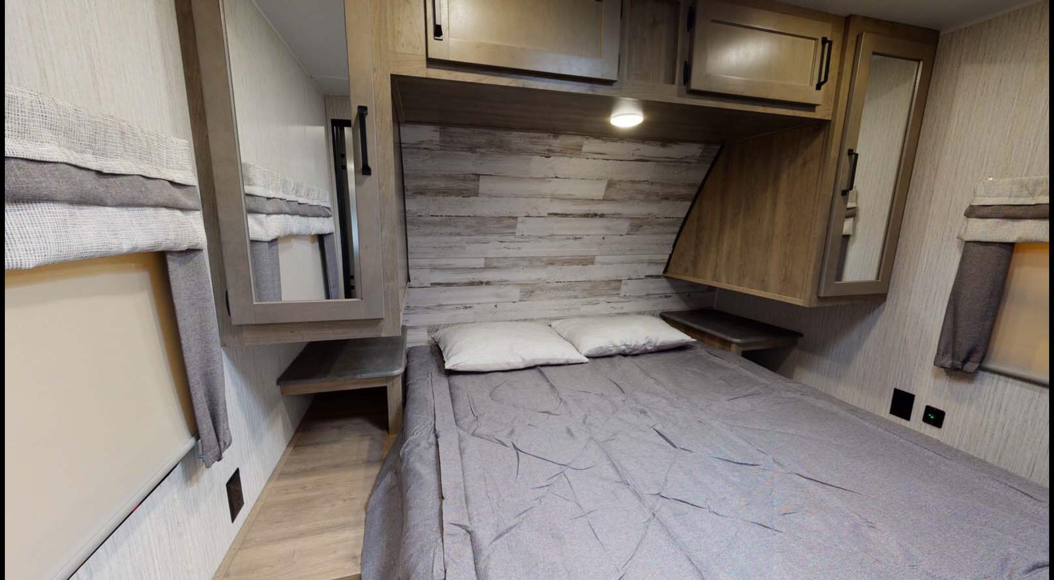 Ungraded Pillow-top mattress, closing locking door. . Palomino Puma 2022