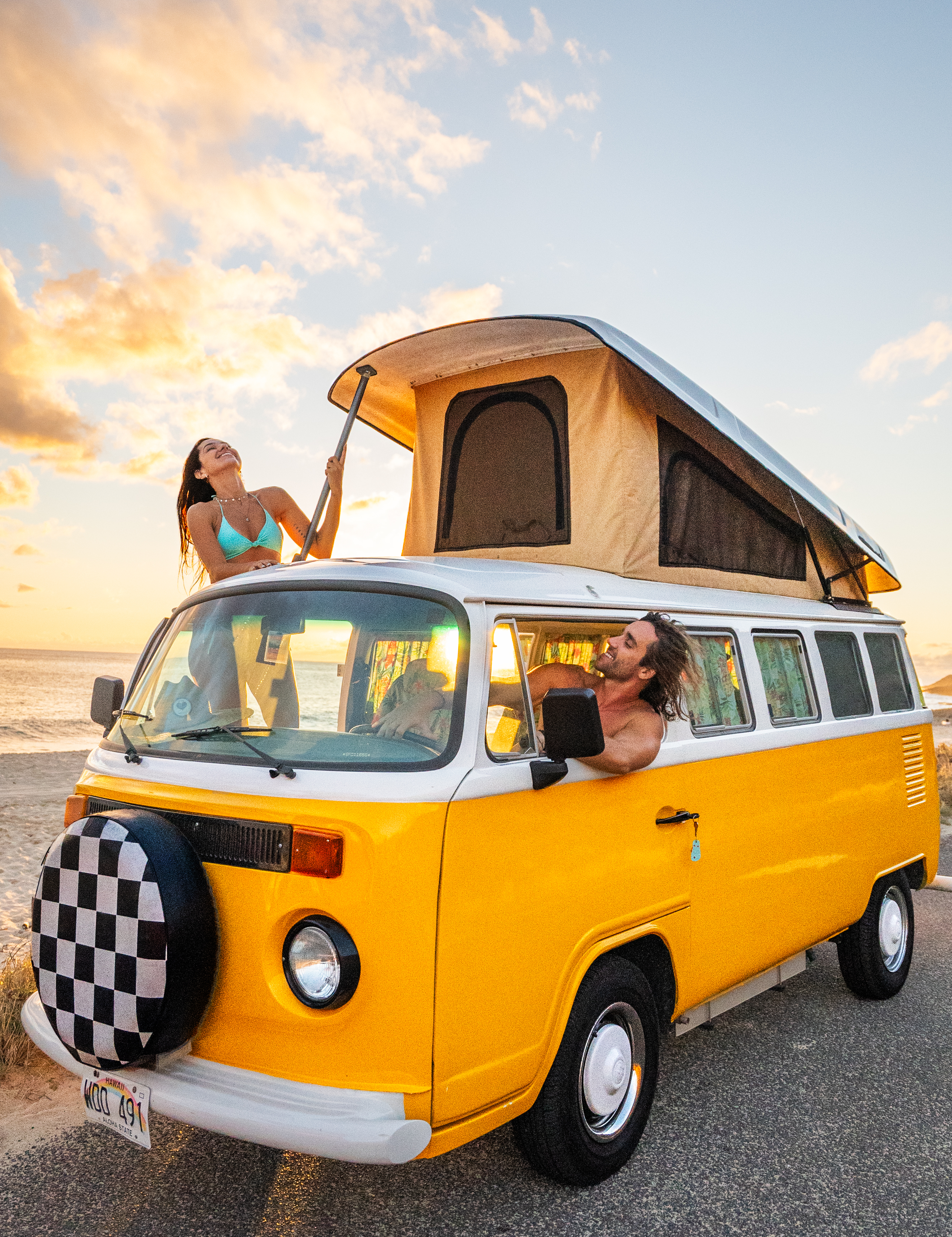sho watanabe aloha vw bus 渡辺将 グリーンルームハワイ Vintage Volkswagen Bus on Hawaiian Beach · Free Stock Photo