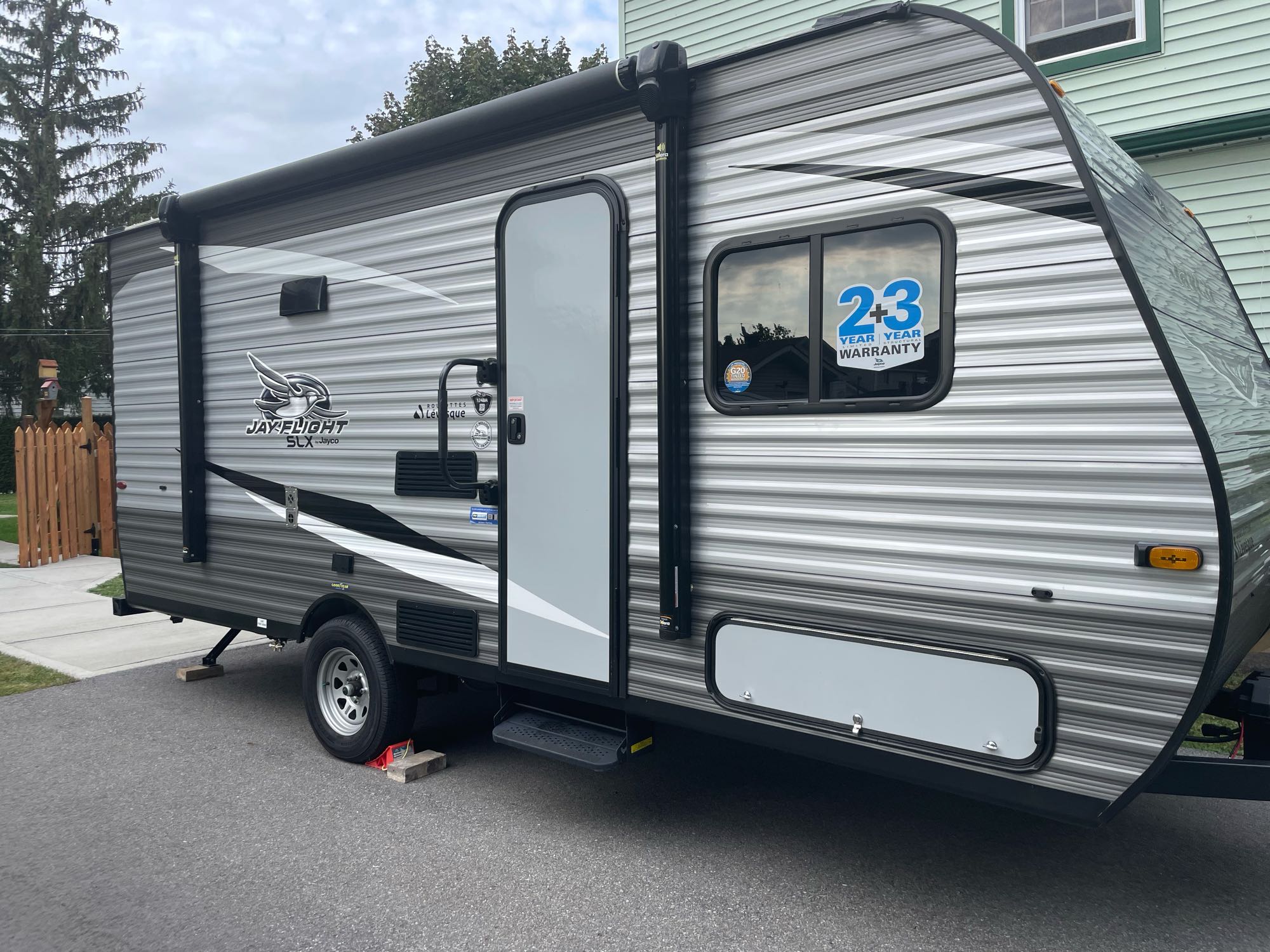 2021 Jayco Flight sleeps 5