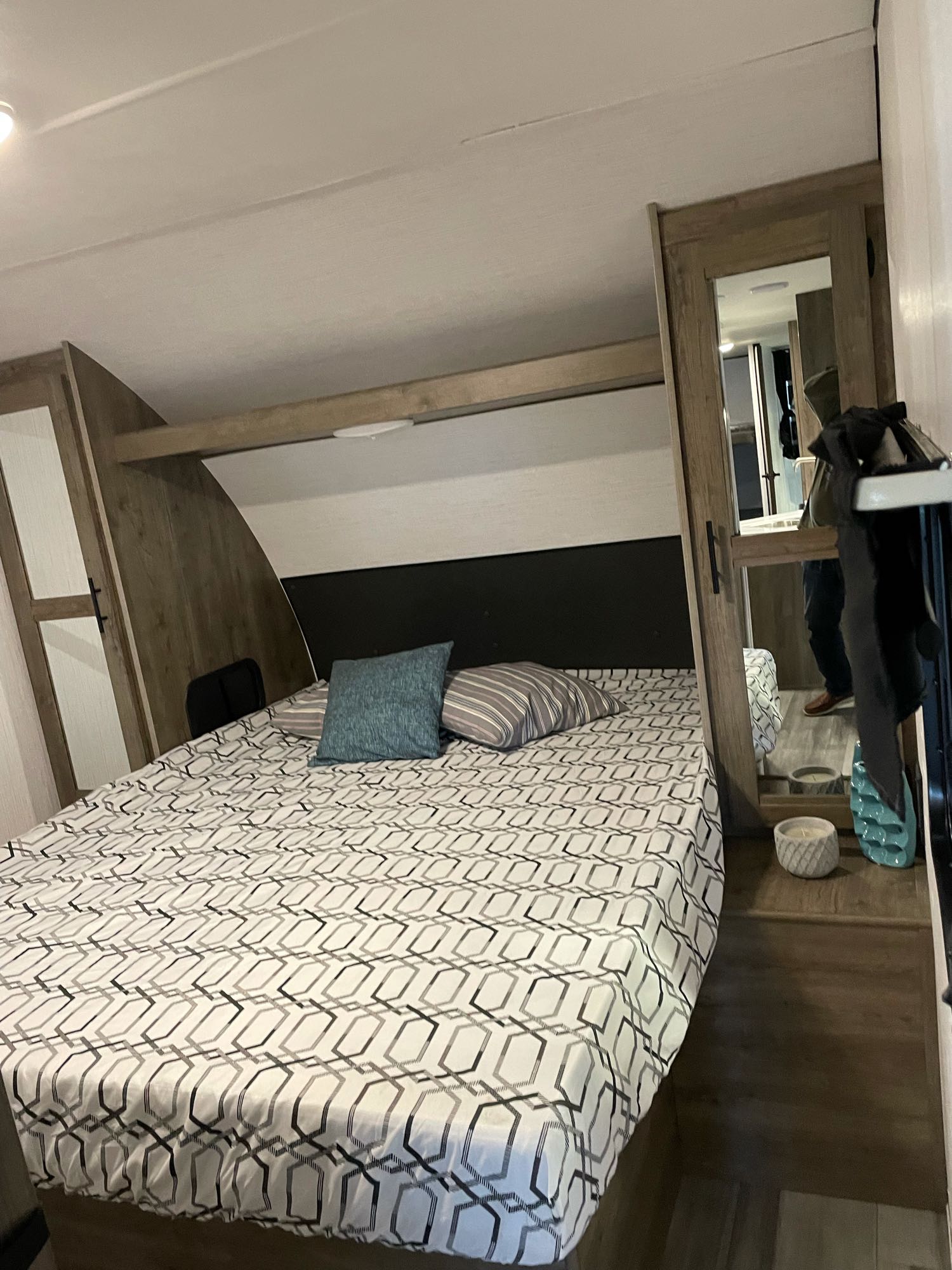 Spacious RV rental interior featuring a full kitchen, bathroom, bunk beds, and a cozy dinette. Great for family travel.. Pioneer 27fqs 2021