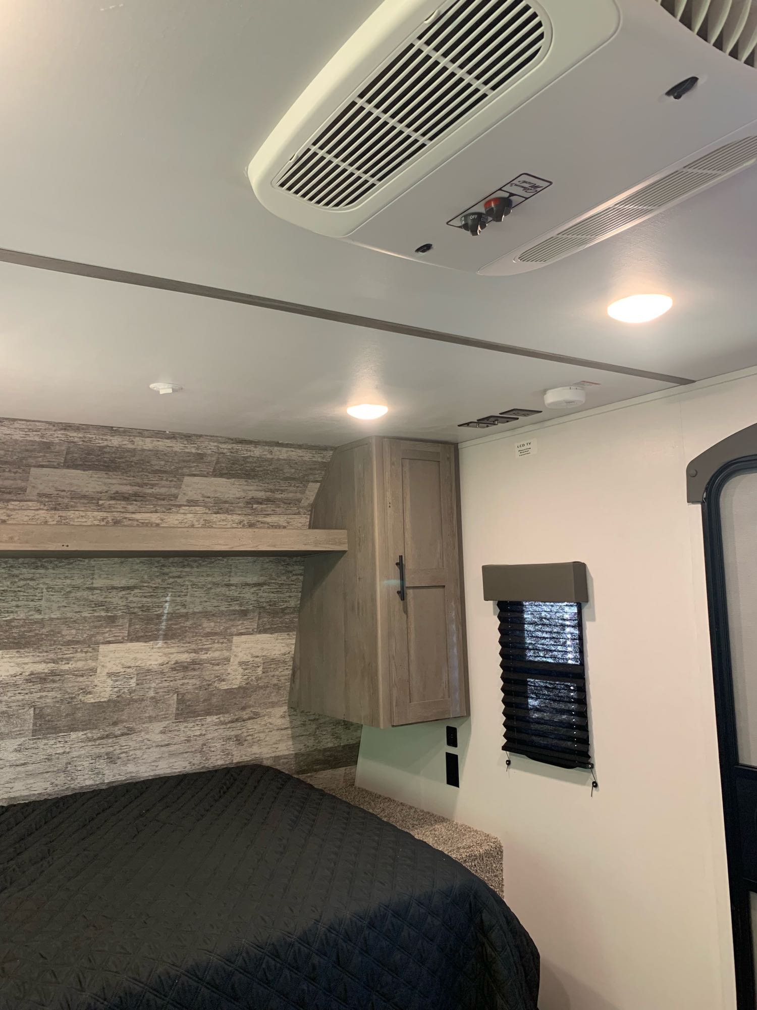 Inside this cozy RV rental bedroom: air conditioning, a comfortable bed, and modern interior finishes for your travels.. Keystone Springdale 2021