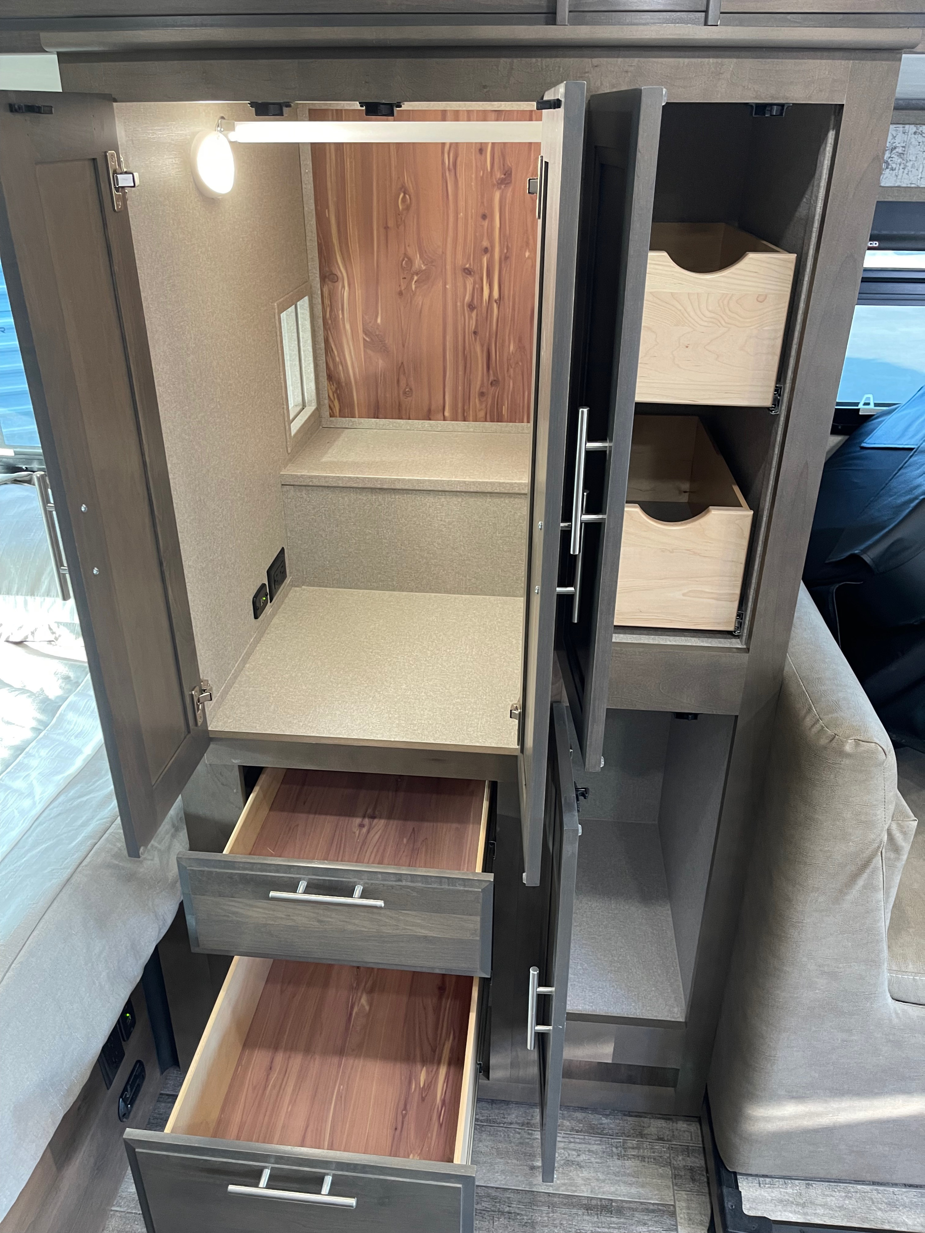 Lots of space to put your clothing away.. Other Isata 2021