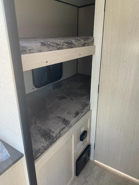 Bunk beds. Coachmen Apex Tera 2021