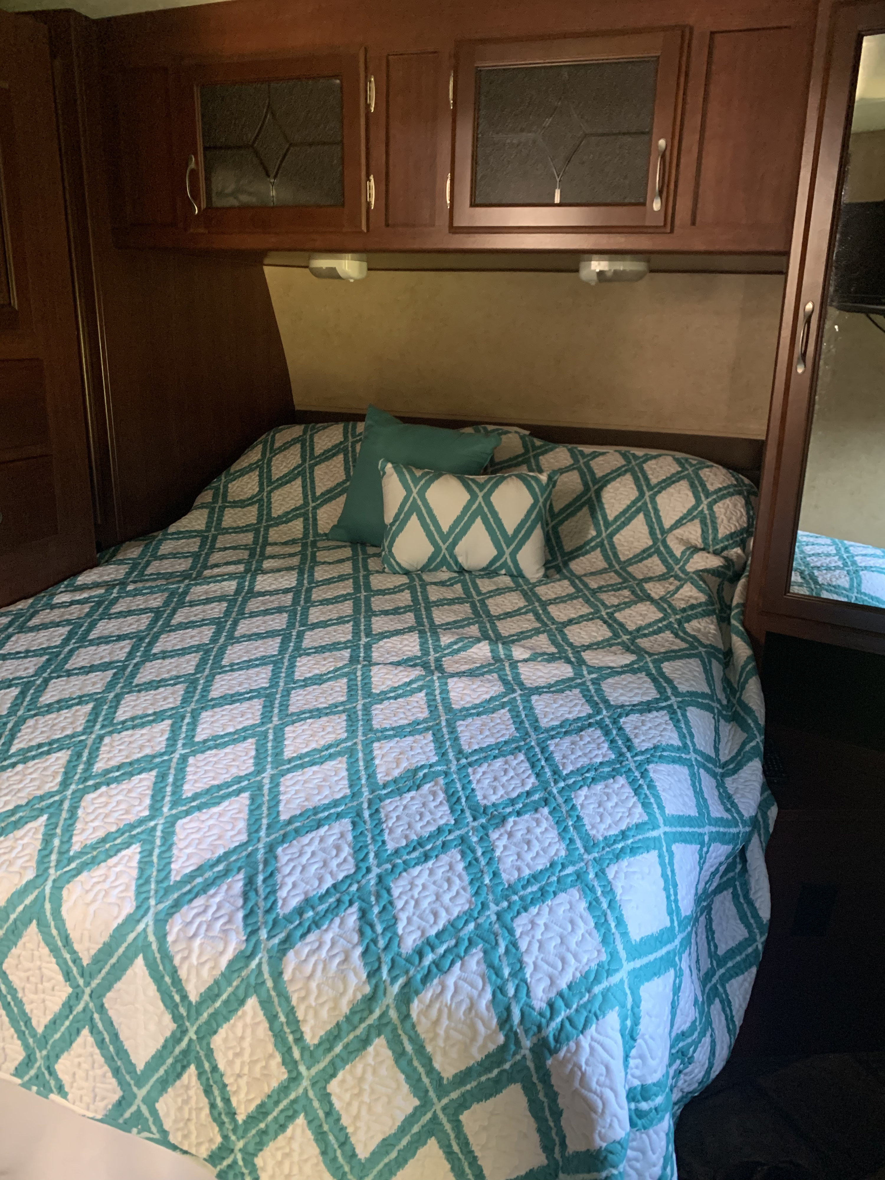 Queen bedroom with direct door to bathroom and living quarters. . Evergreen Sun Valley 2014