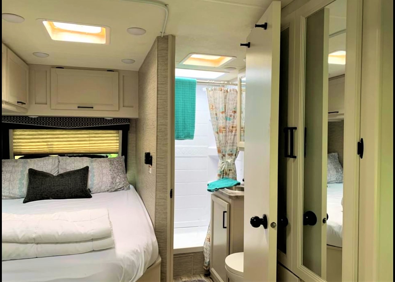 This clean, modern rv rental offers comfortable travel accommodation, featuring a bedroom with fresh bedding and a compact bathroom.. Thor Motor Coach Four Winds 2022