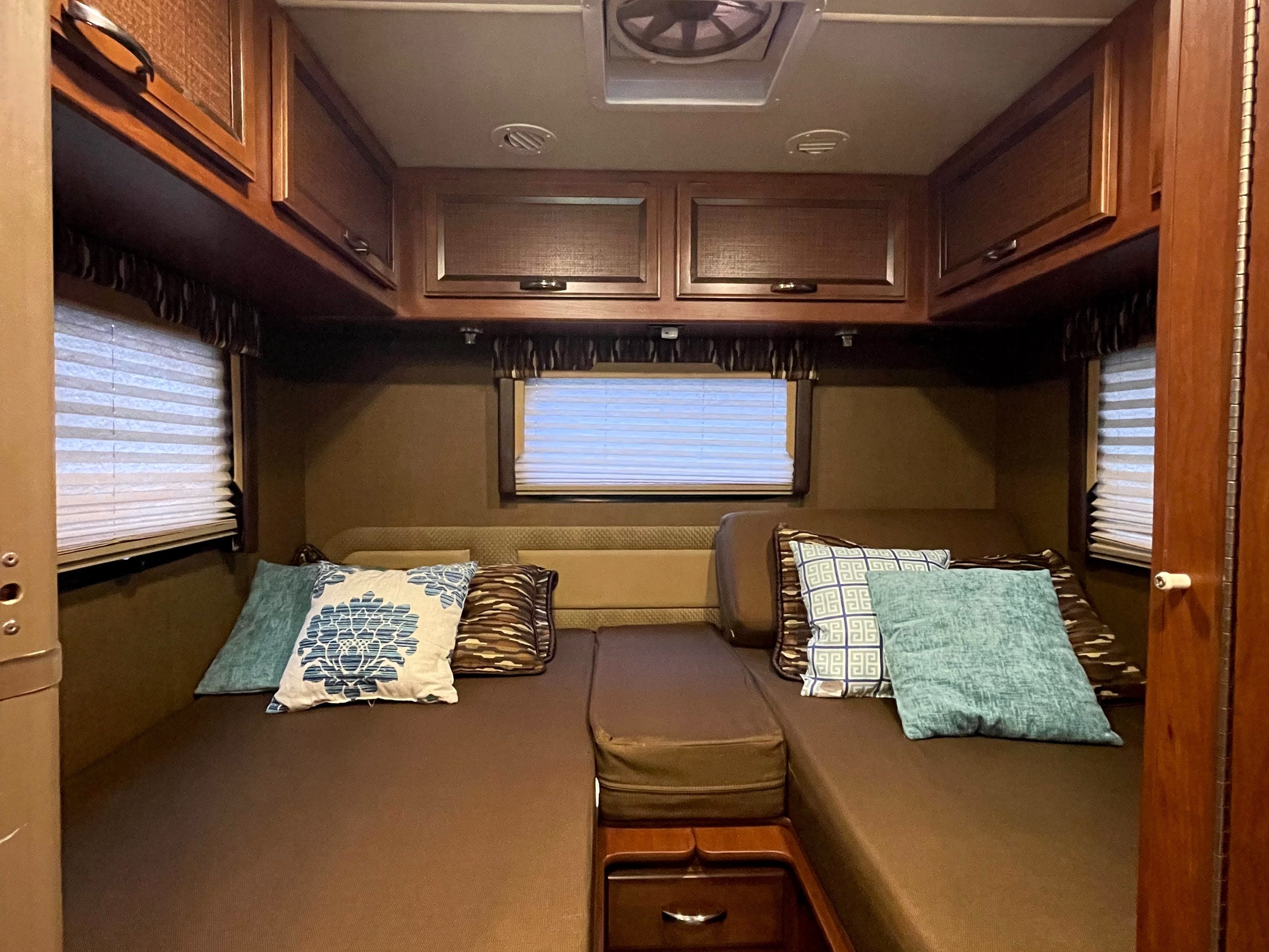 King bed or two twin beds. Thor Motor Coach Vegas 2016