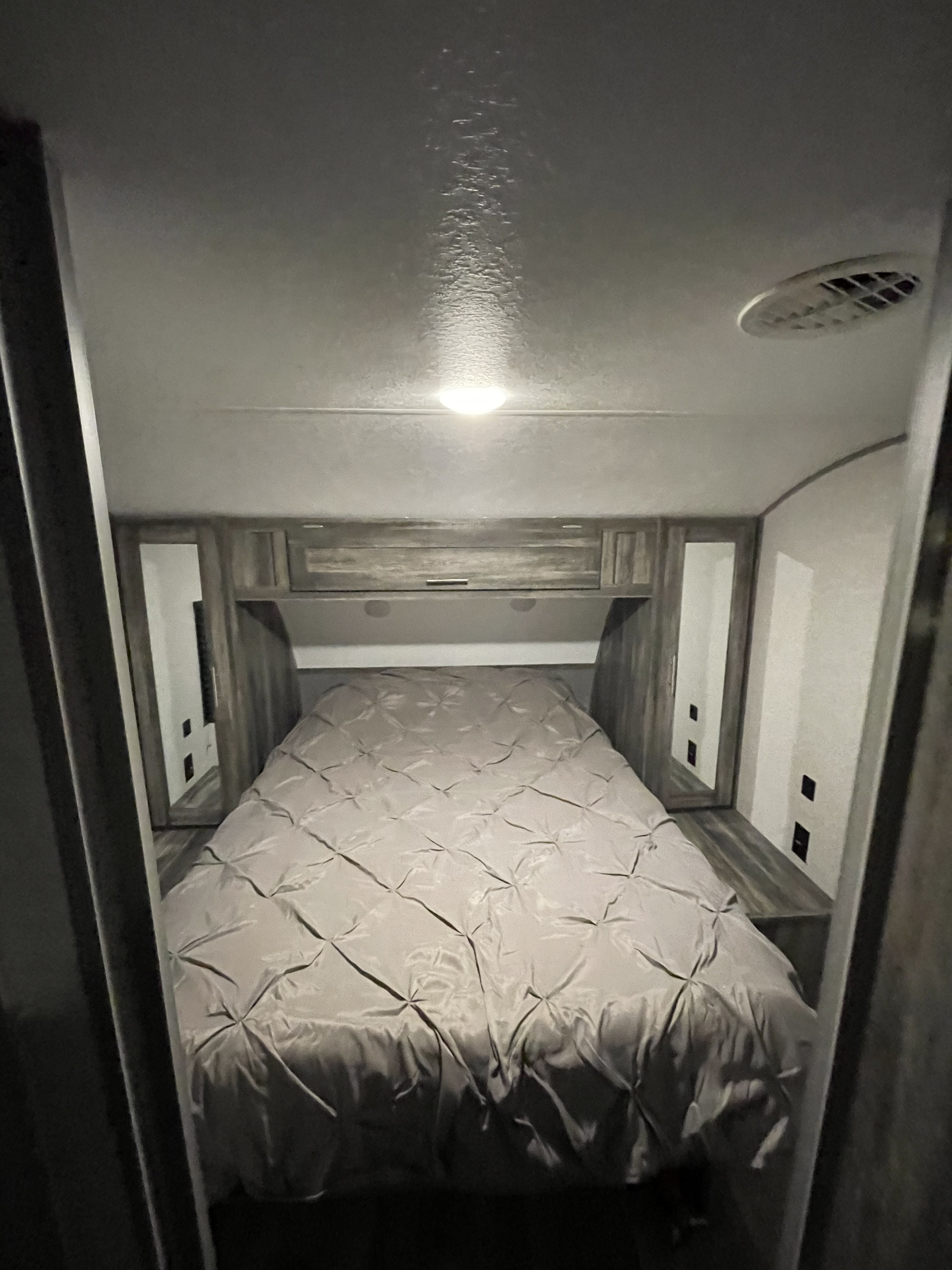 Don’t lose sleep in an uncomfortable hotel. The master bedroom features an upgraded full size memory foam mattress. . Forest River Wildwood 2019