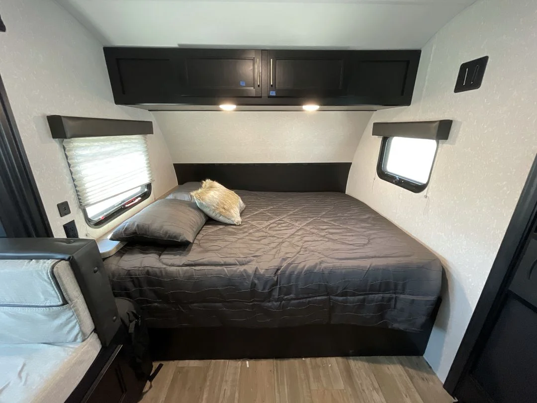 Full Queen Bed!. Forest River Cherokee Wolf Pup 2022