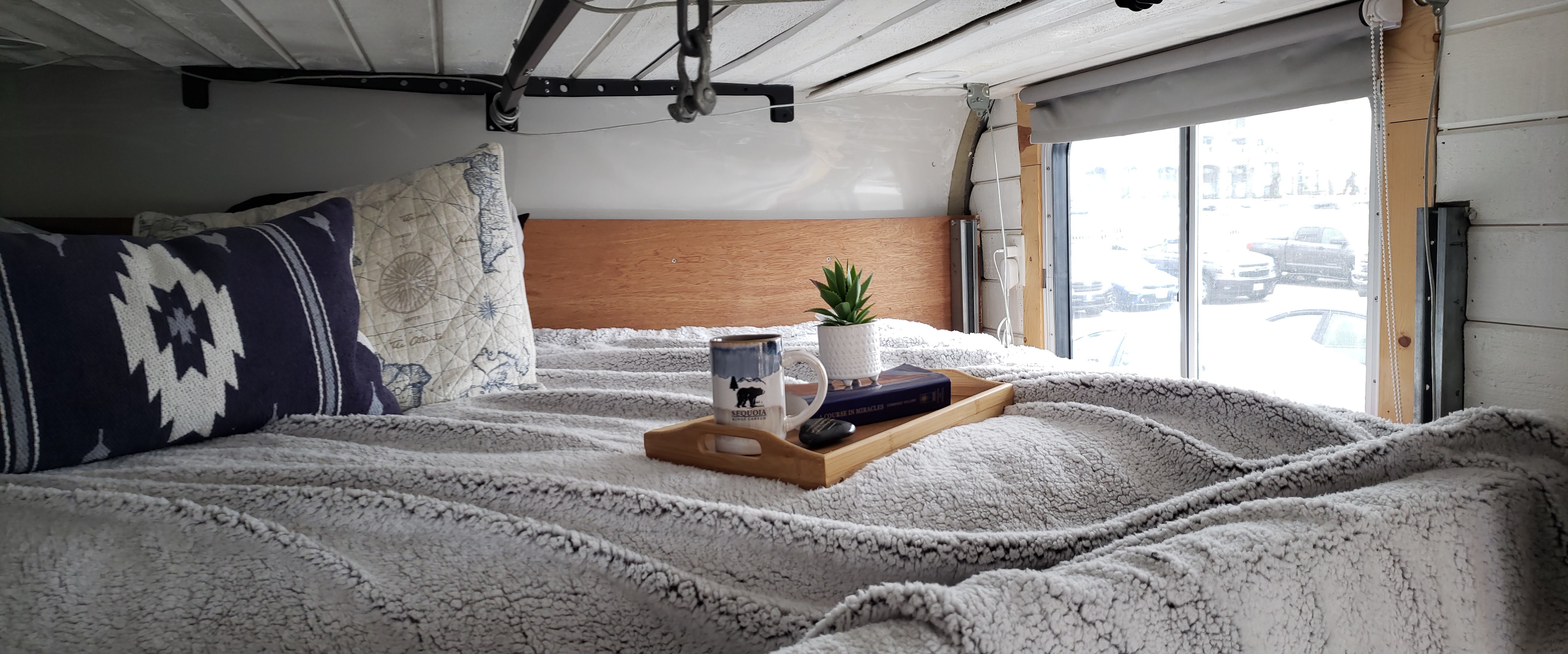 QUEEN SIZE ELEVATOR BED (bed is adjustable and can be raised for more living room space). Isuzu Nqr 450 2001