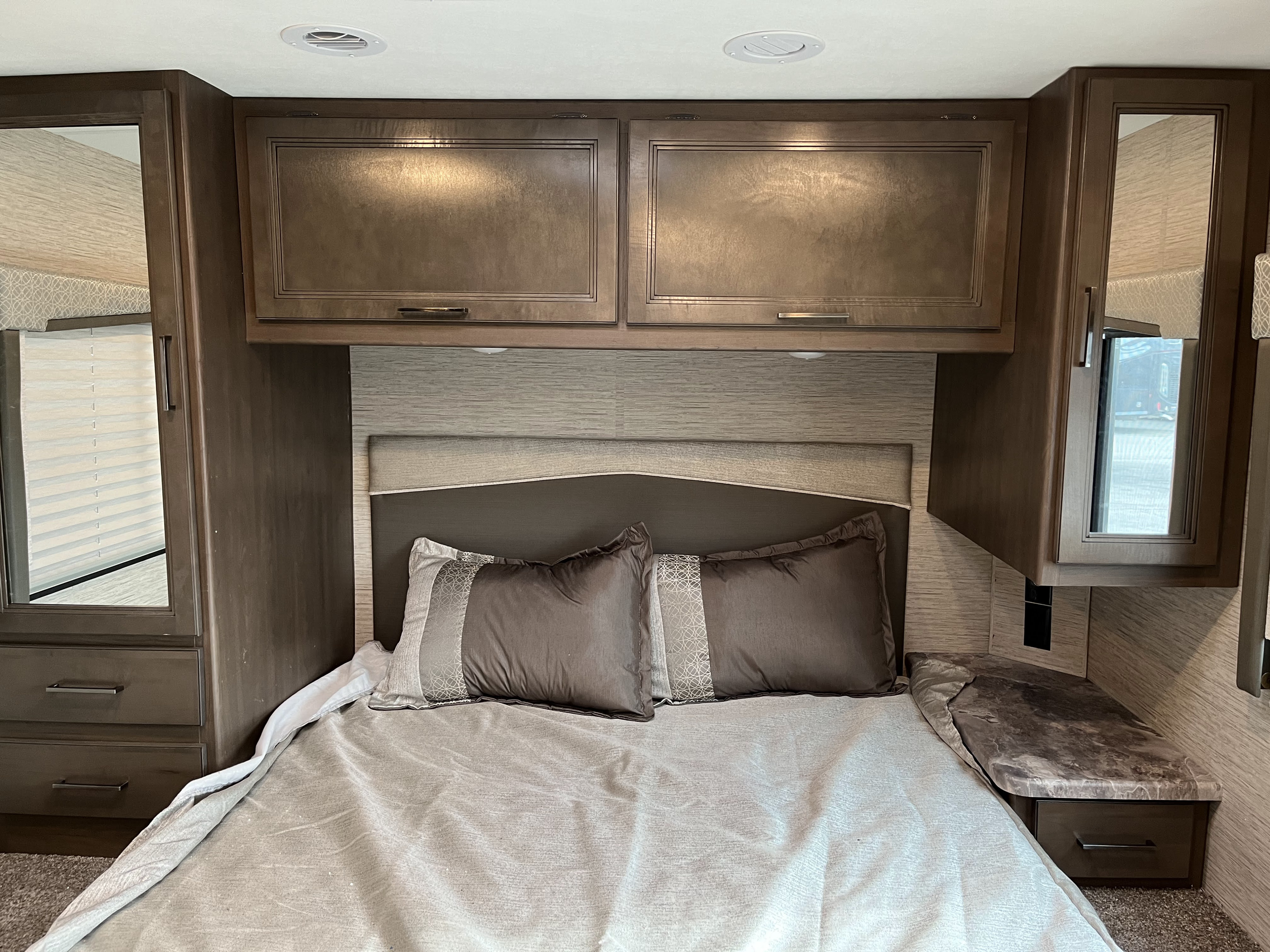 Thor Motor Coach Chateau 2022