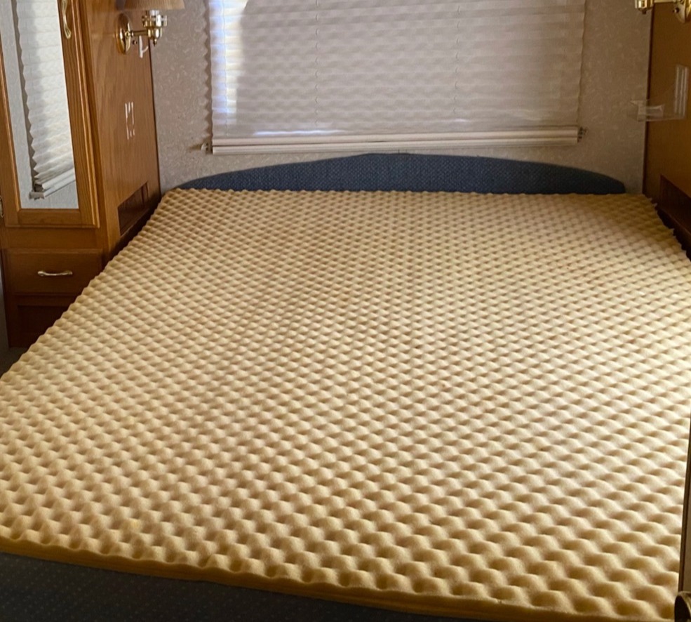 Master Back Bedroom mattress pad. Gulf Stream Ultra 1999