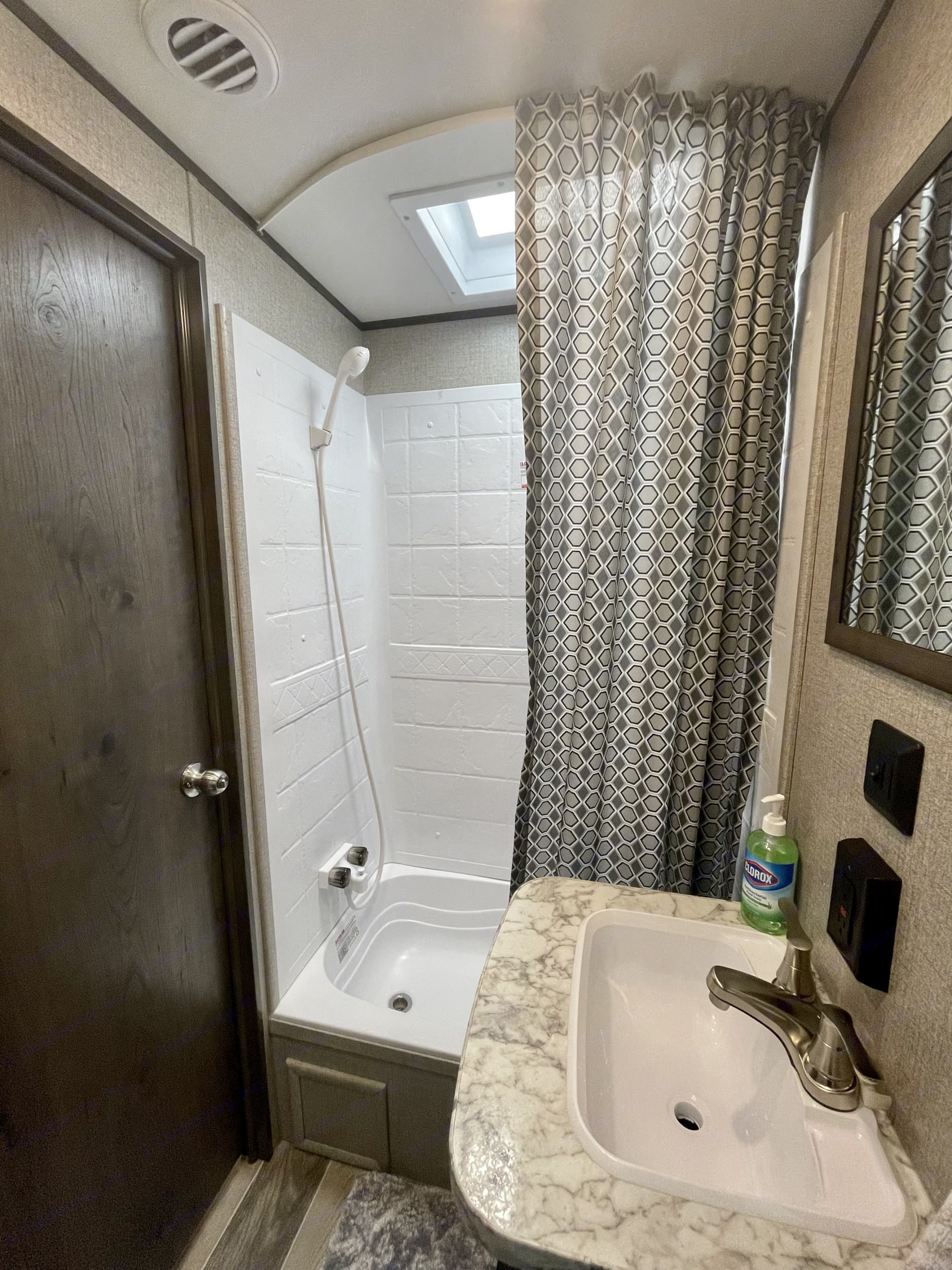 Travel trailer RV Rental 