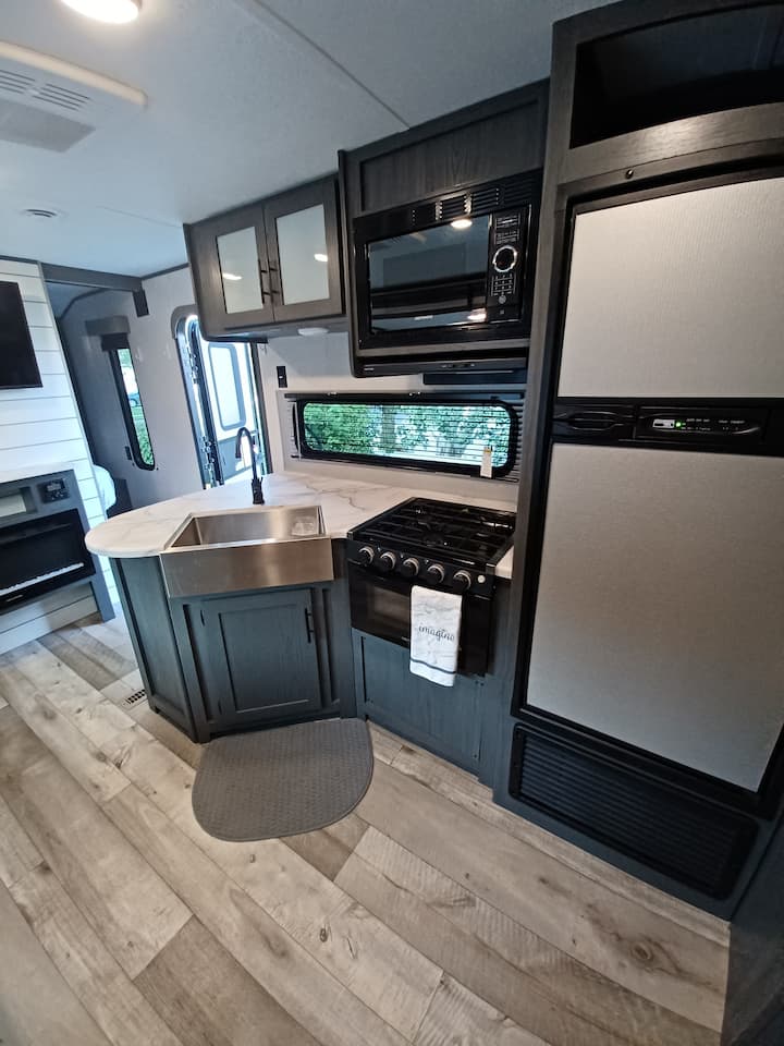 Escape With a 2021 Dutchmen Aspen Trail Bumper Pull Trailer