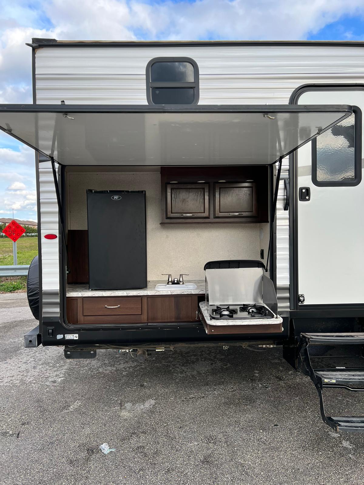 Travel trailer RV Rental 