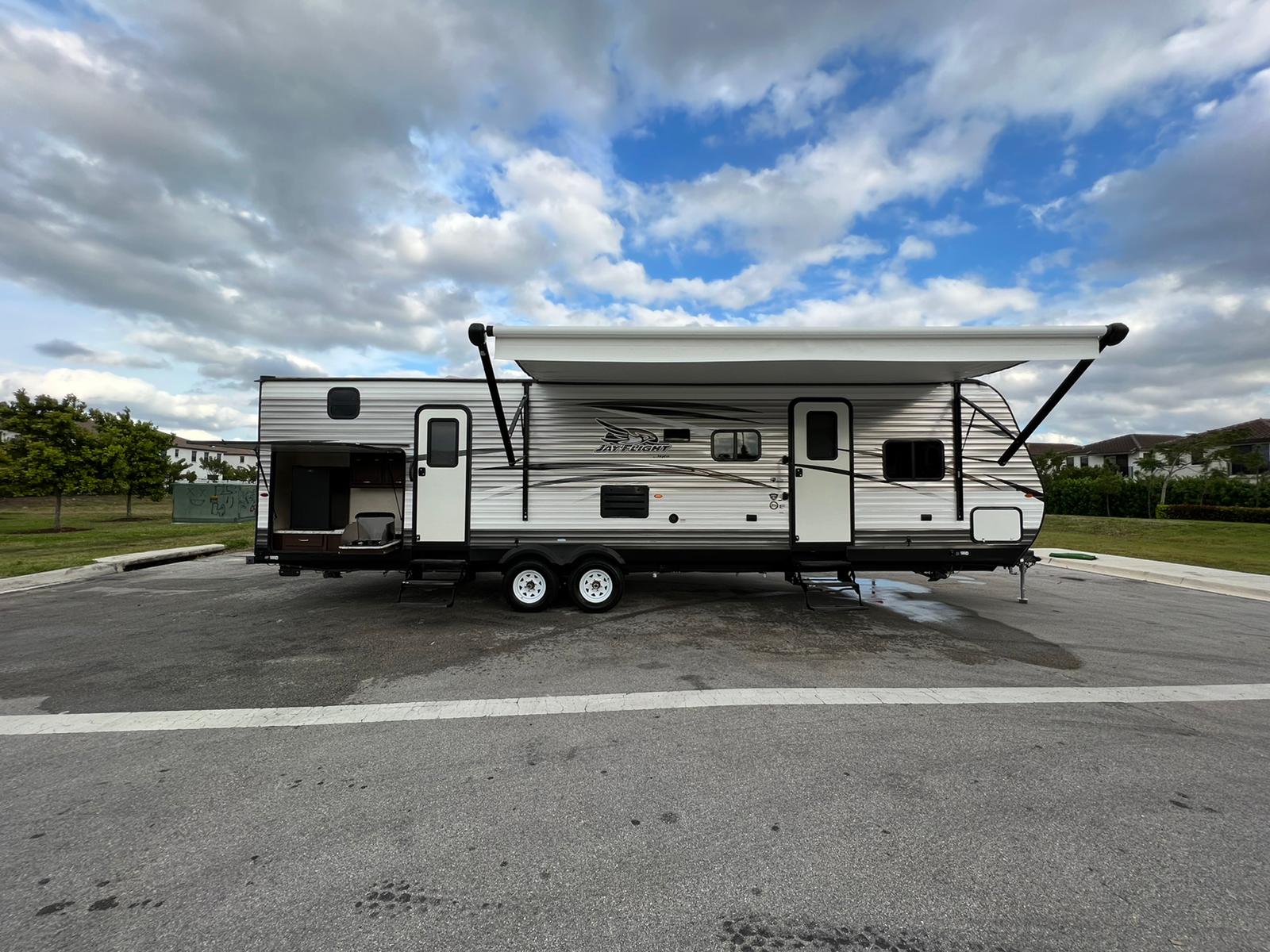 Travel trailer RV Rental 