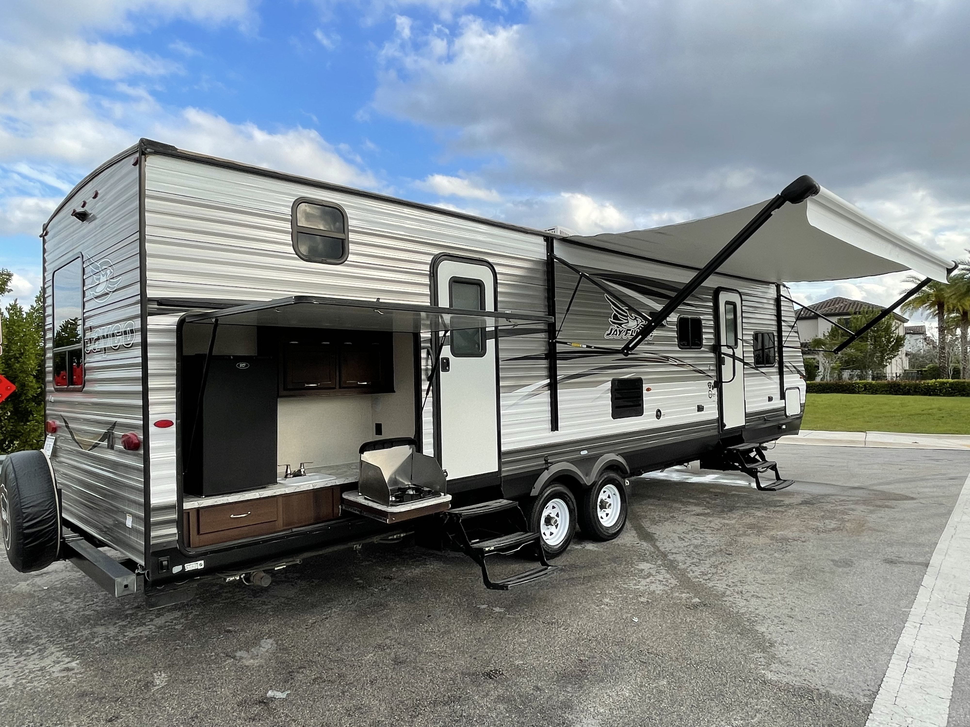 Travel trailer RV Rental 