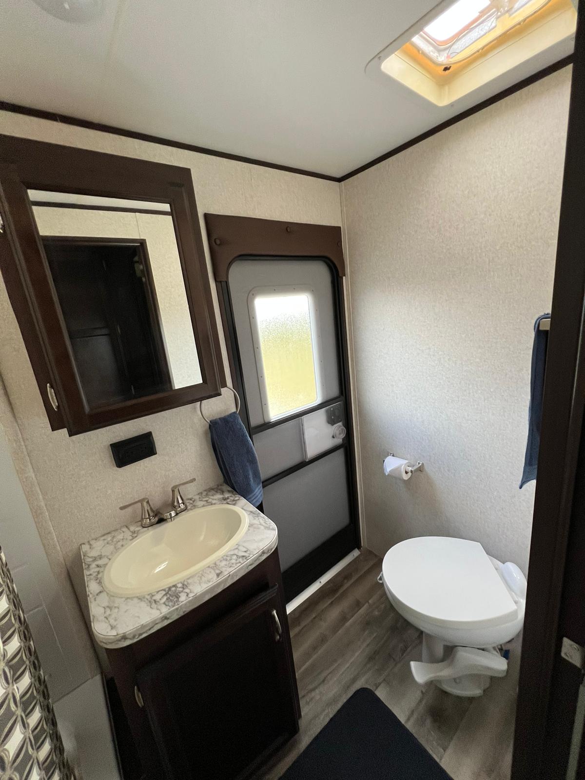 Travel trailer RV Rental 