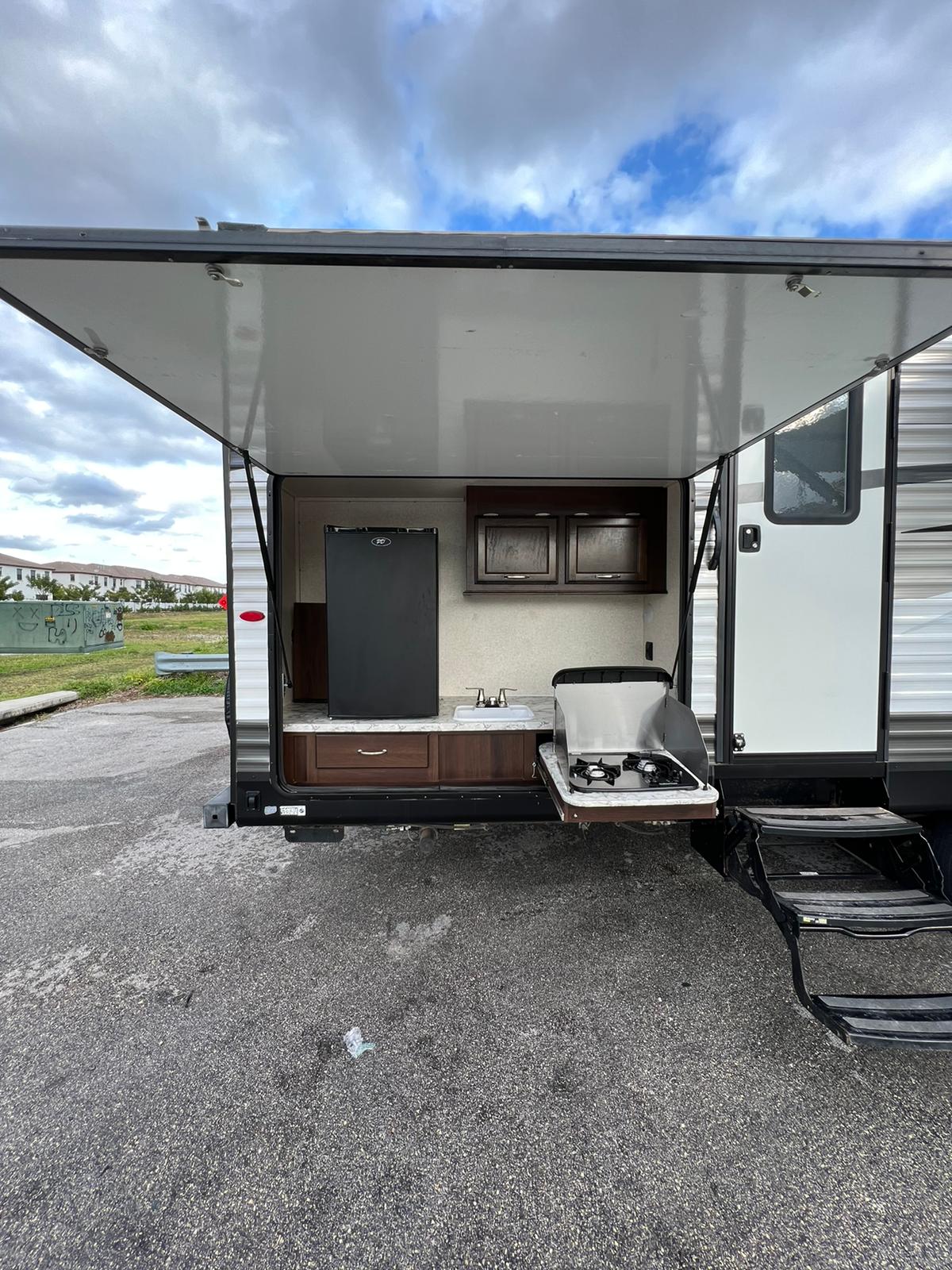 Travel trailer RV Rental 