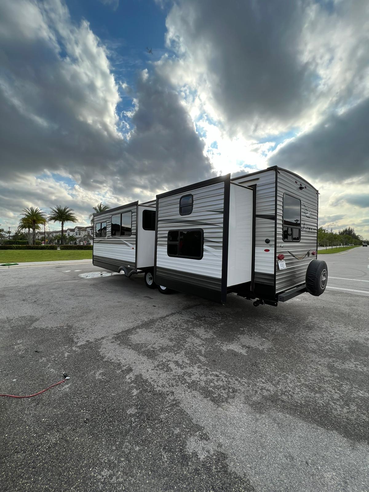 Travel trailer RV Rental 