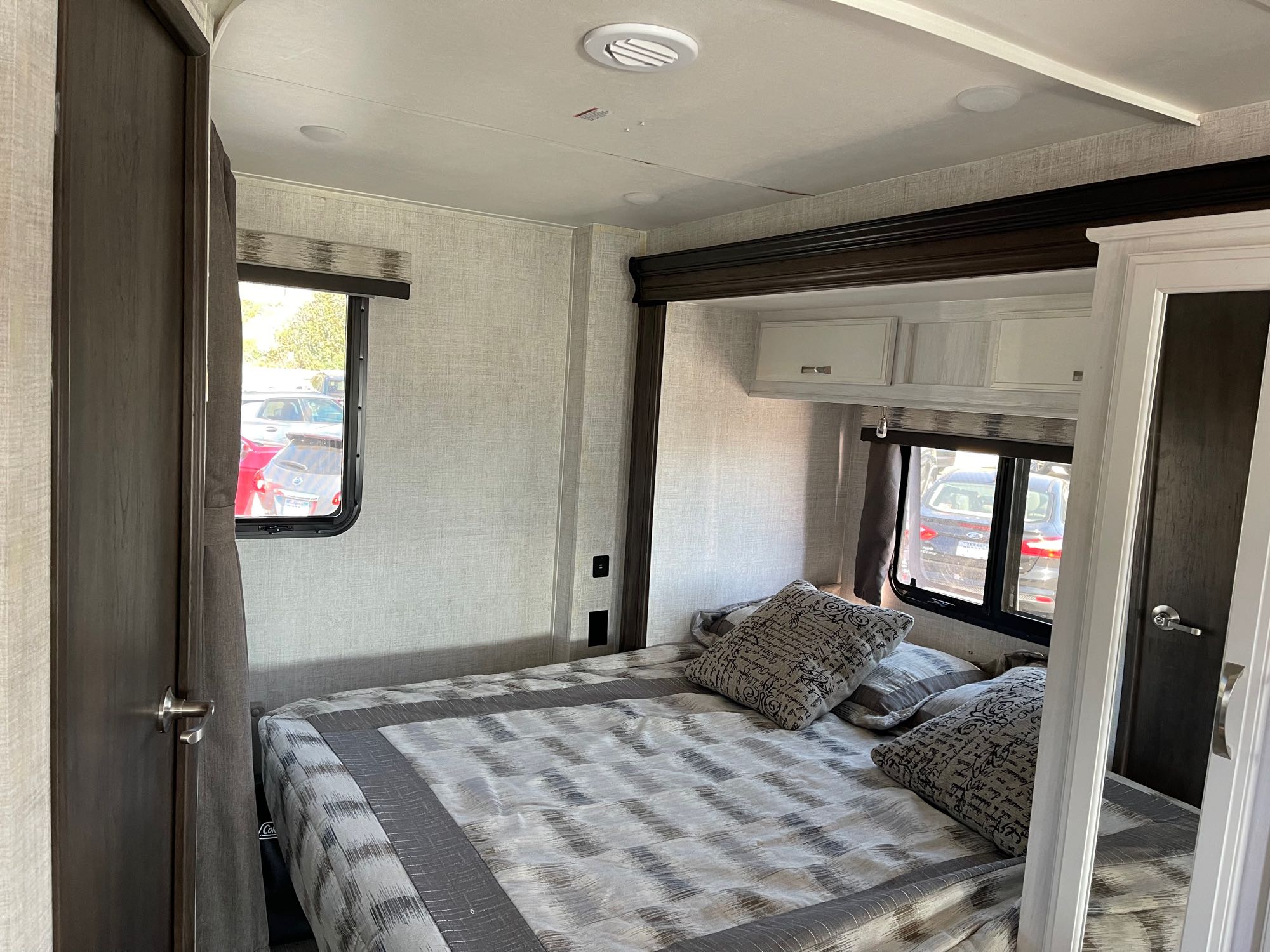 Queen Bed. Gulf Stream B Touring Cruiser 2021