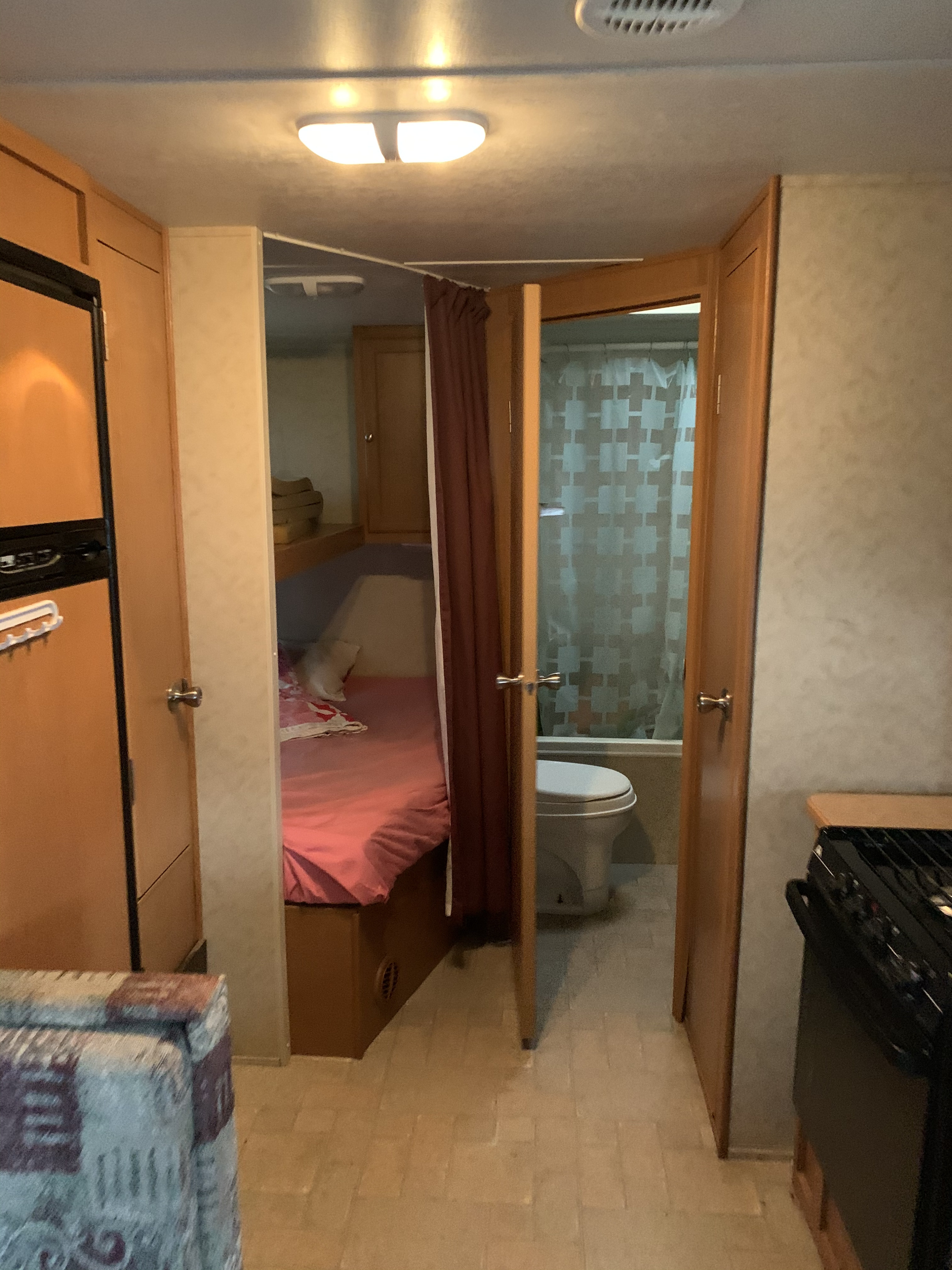 back end of the trailer with bunk beds and washroom. Dutchmen Lite 2005