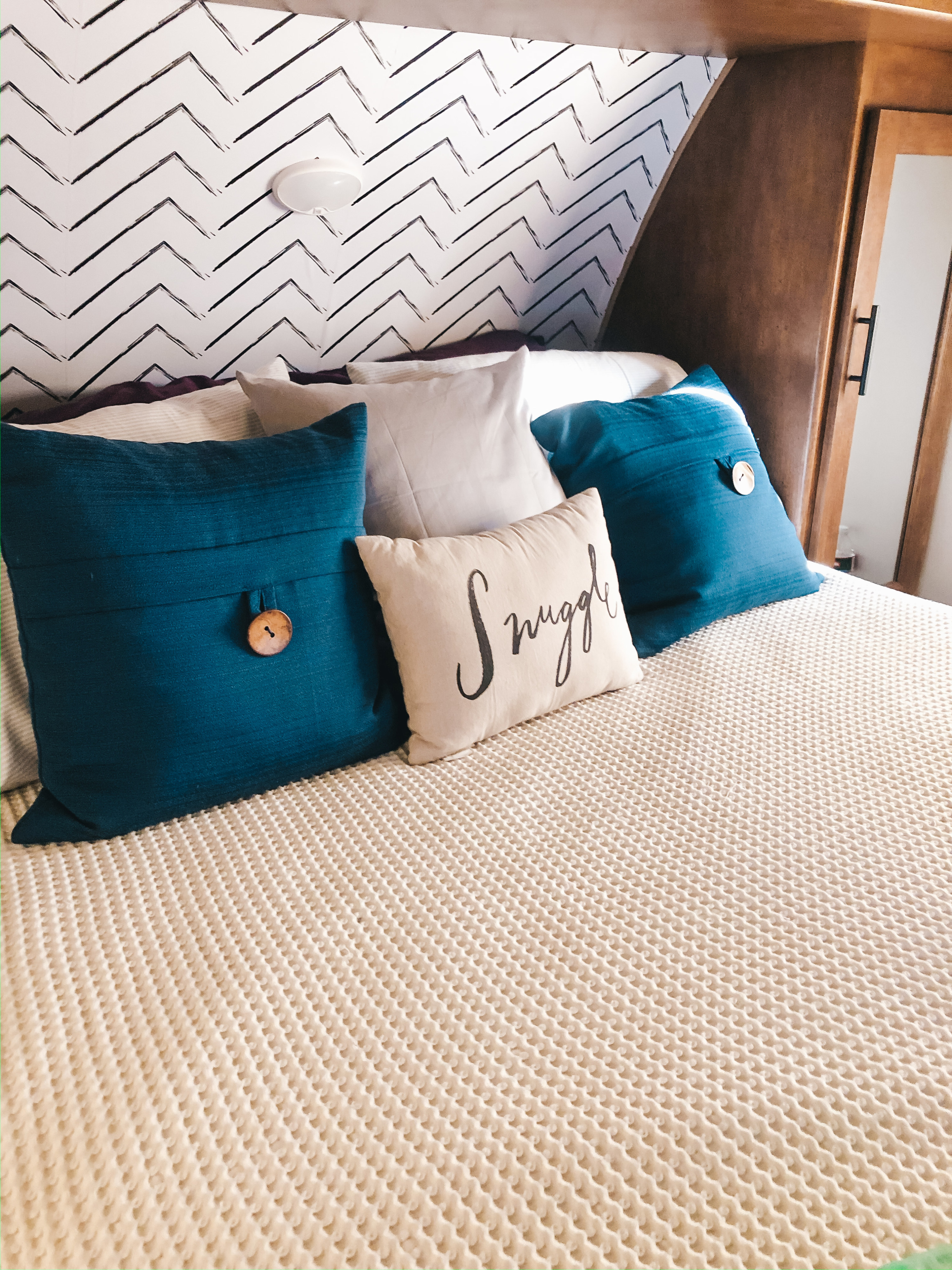 Front private bedroom . Forest River Cruise Lite 2017