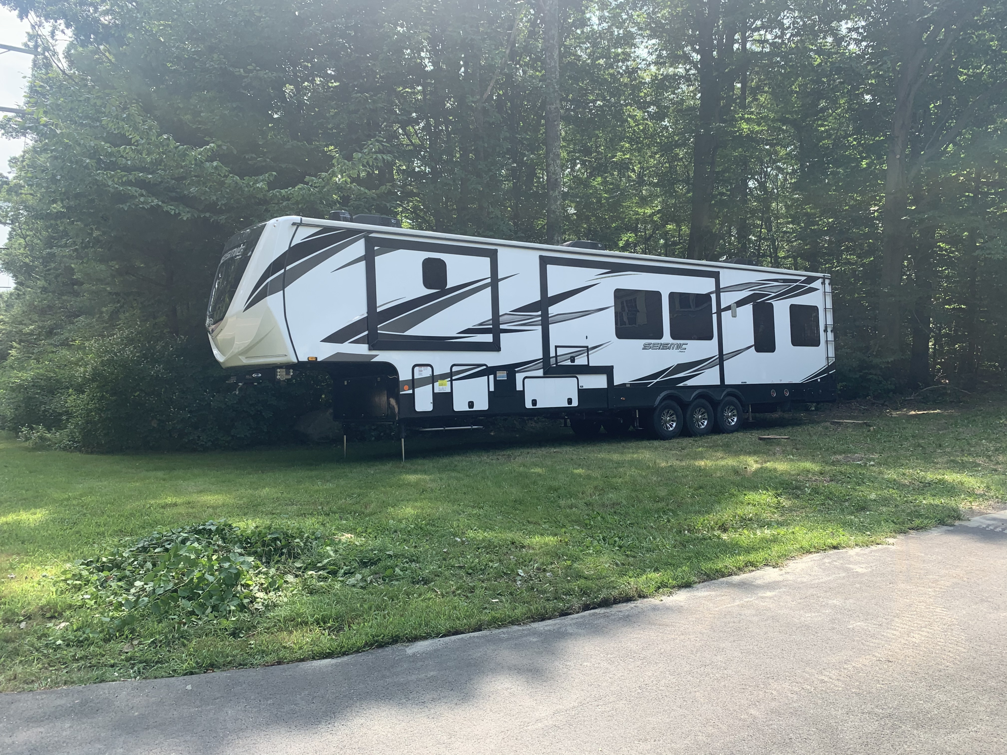 Fifth-wheel RV Rental 