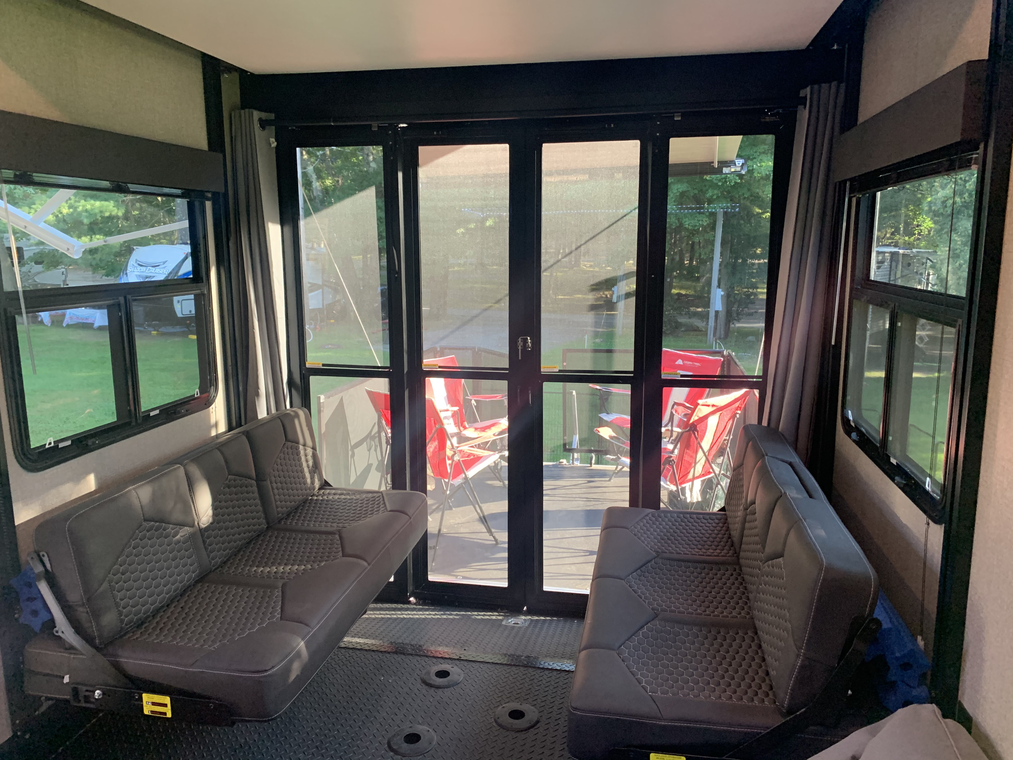 Fifth-wheel RV Rental 