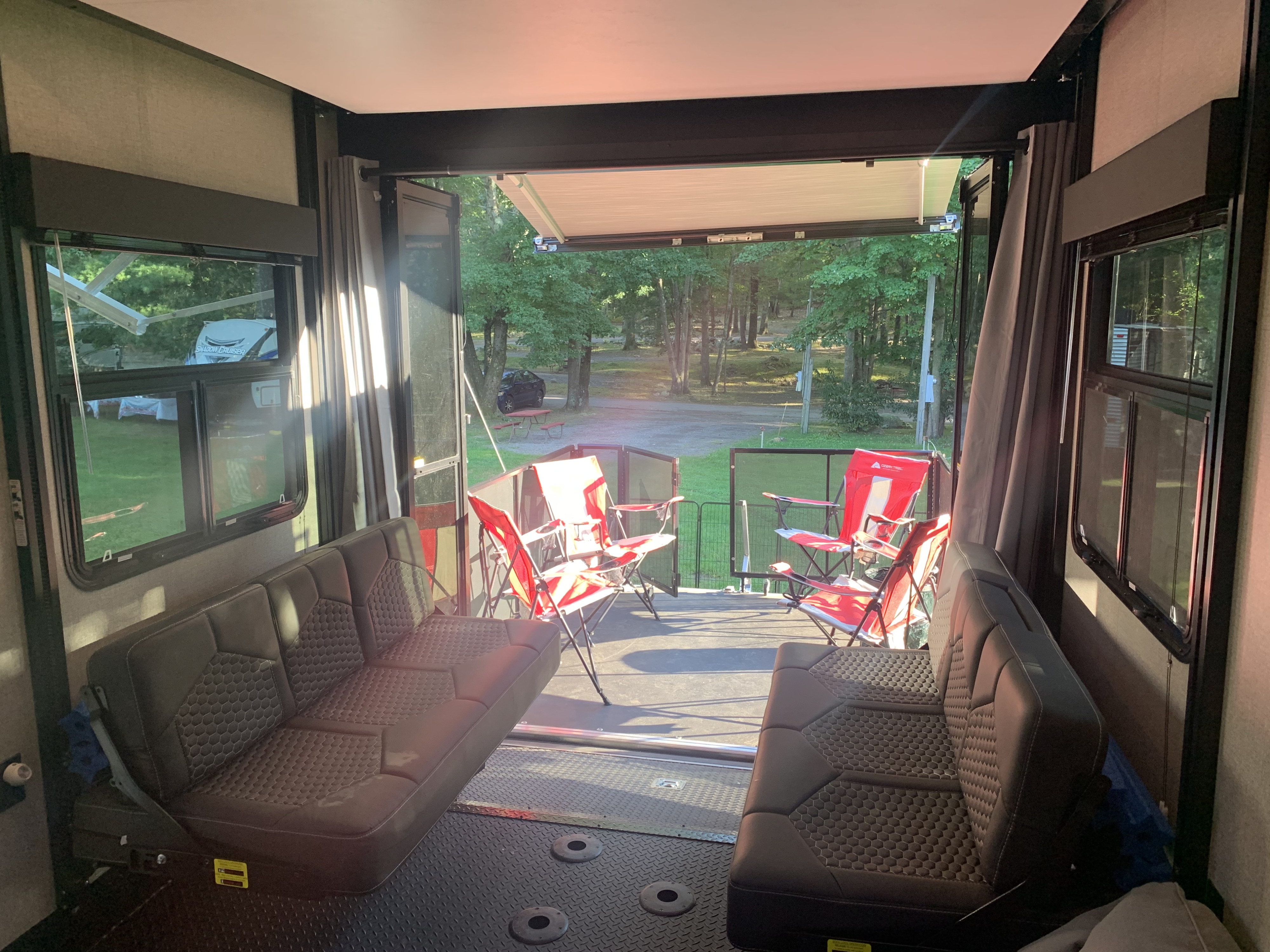 Fifth-wheel RV Rental 