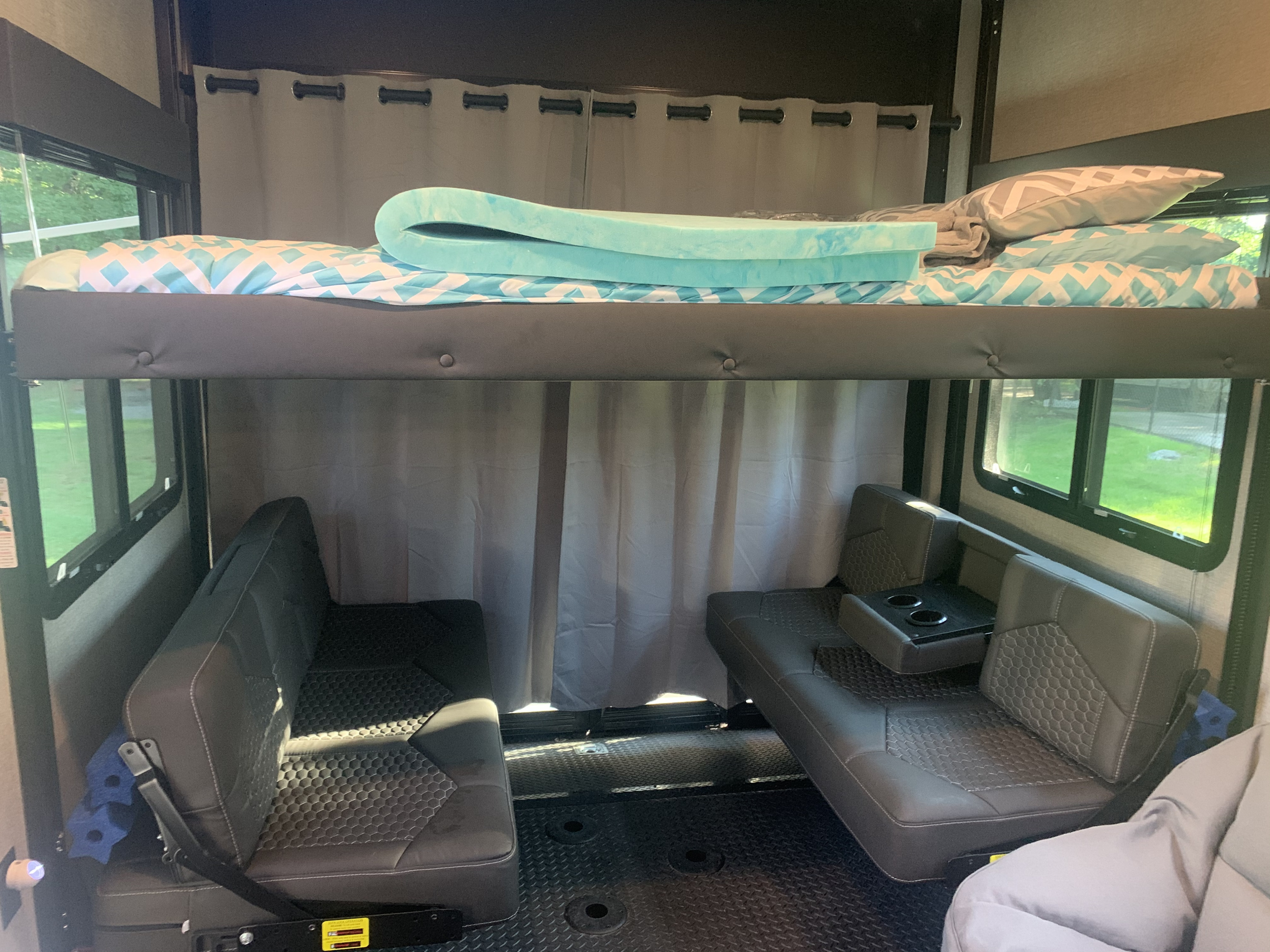 Fifth-wheel RV Rental 