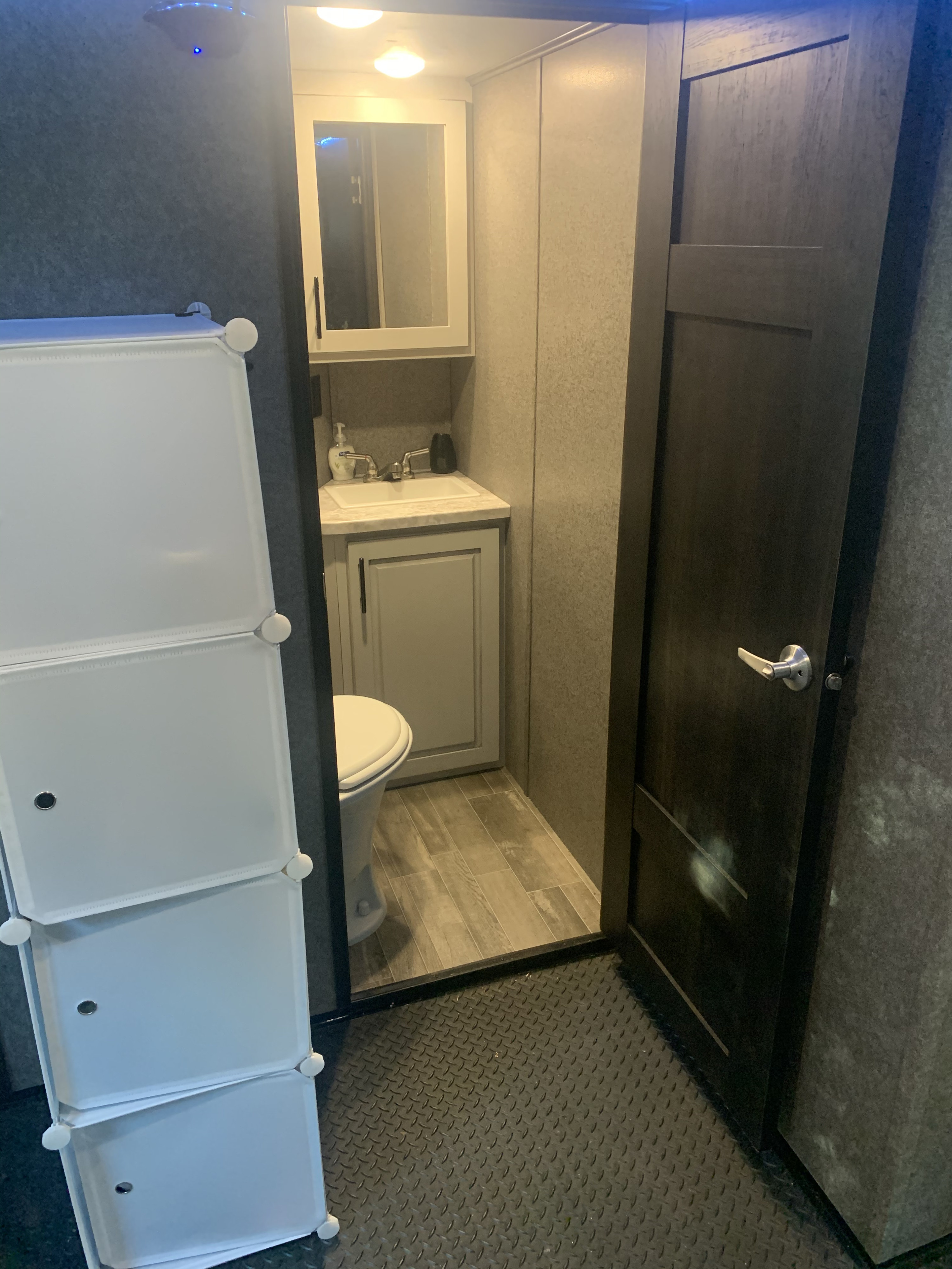 Fifth-wheel RV Rental 