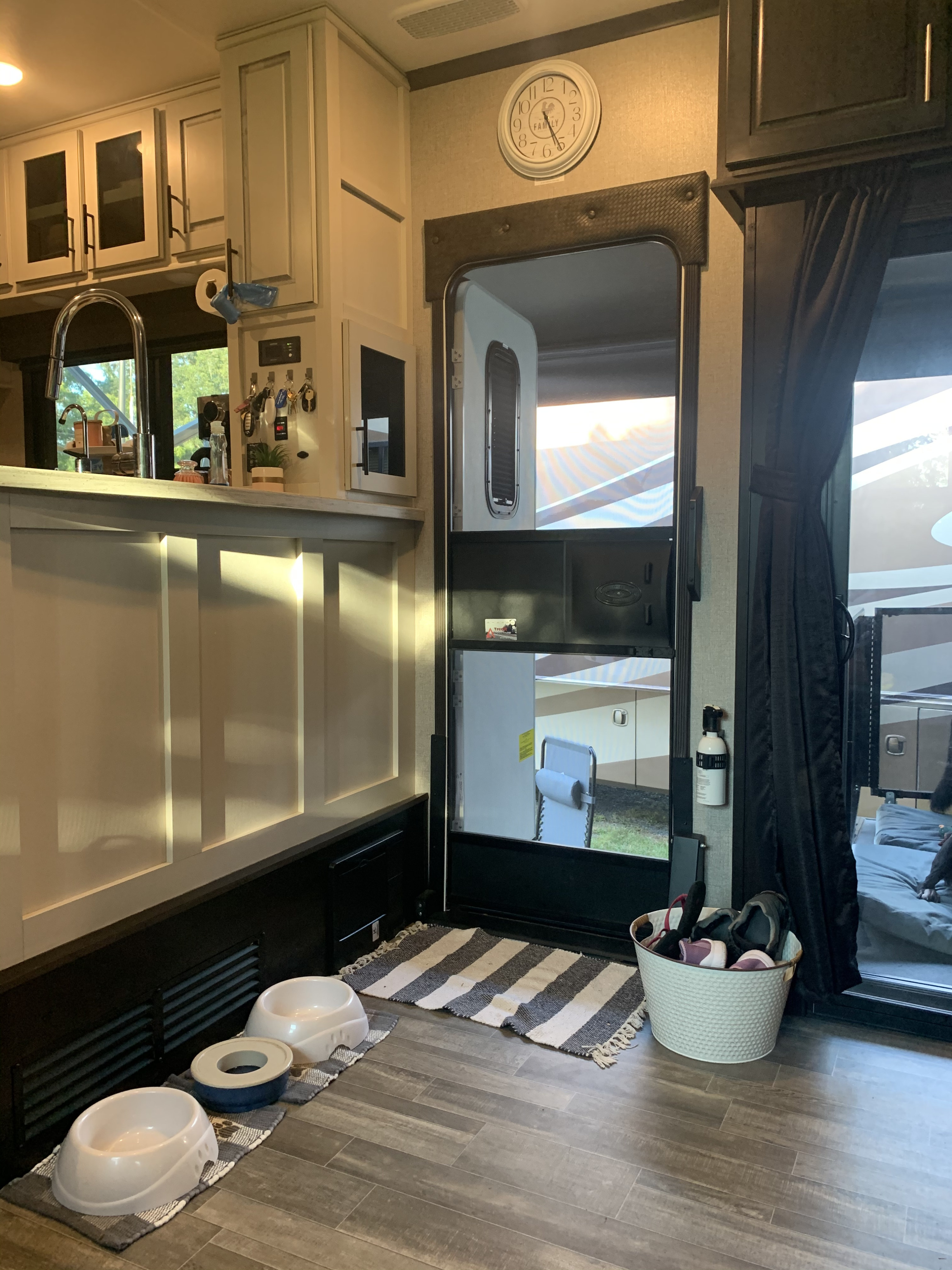 Fifth-wheel RV Rental 