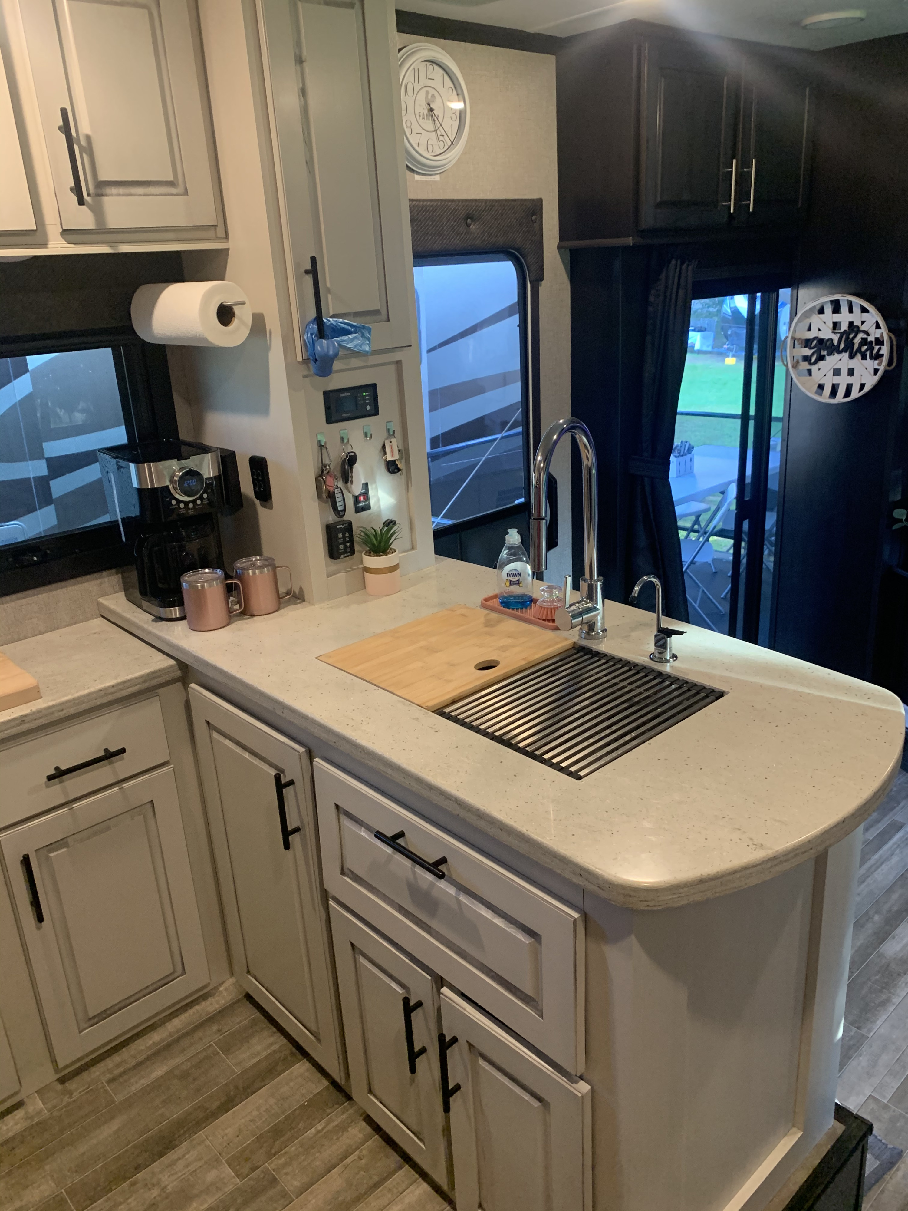 Fifth-wheel RV Rental 