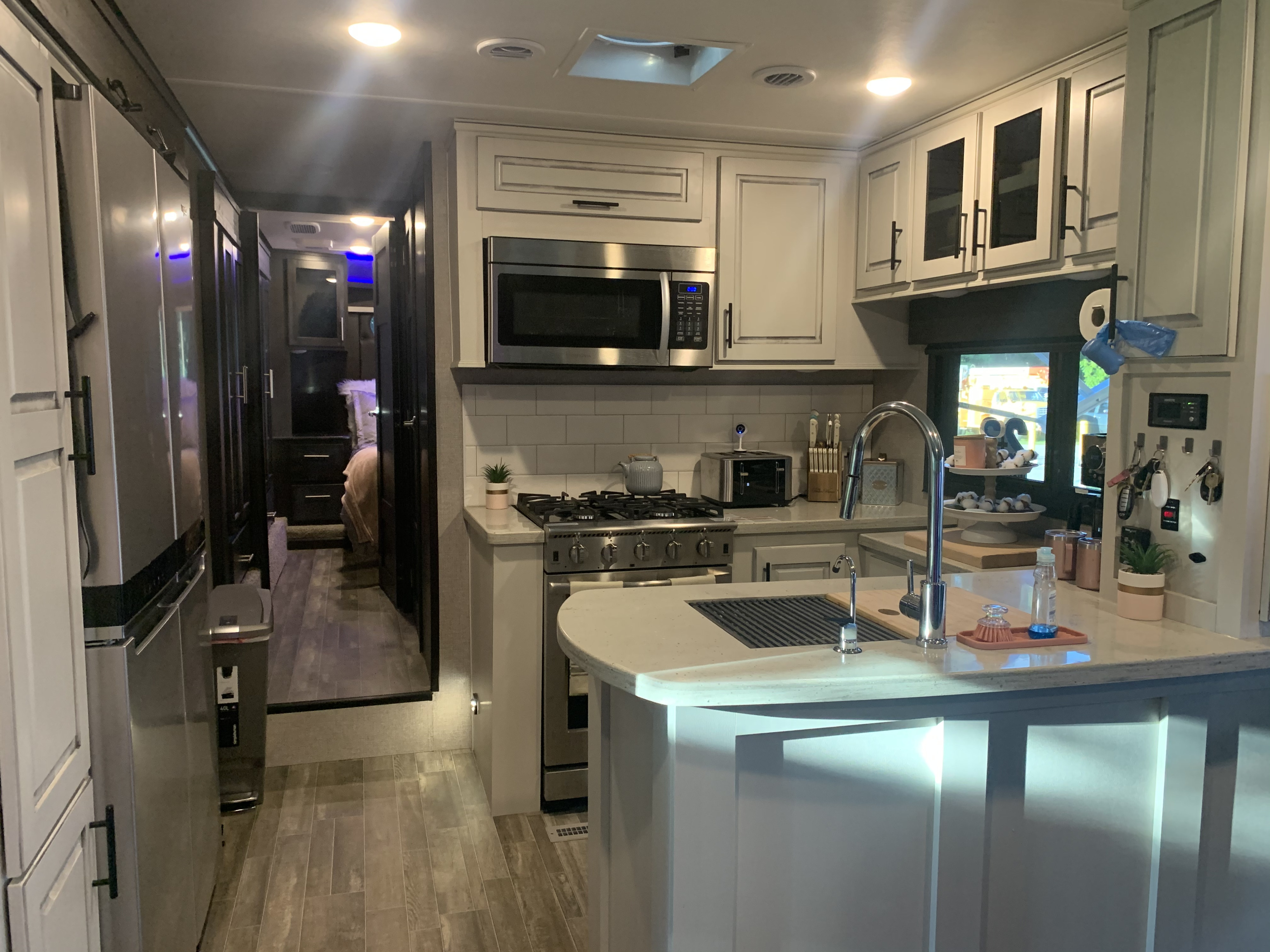 Fifth-wheel RV Rental 