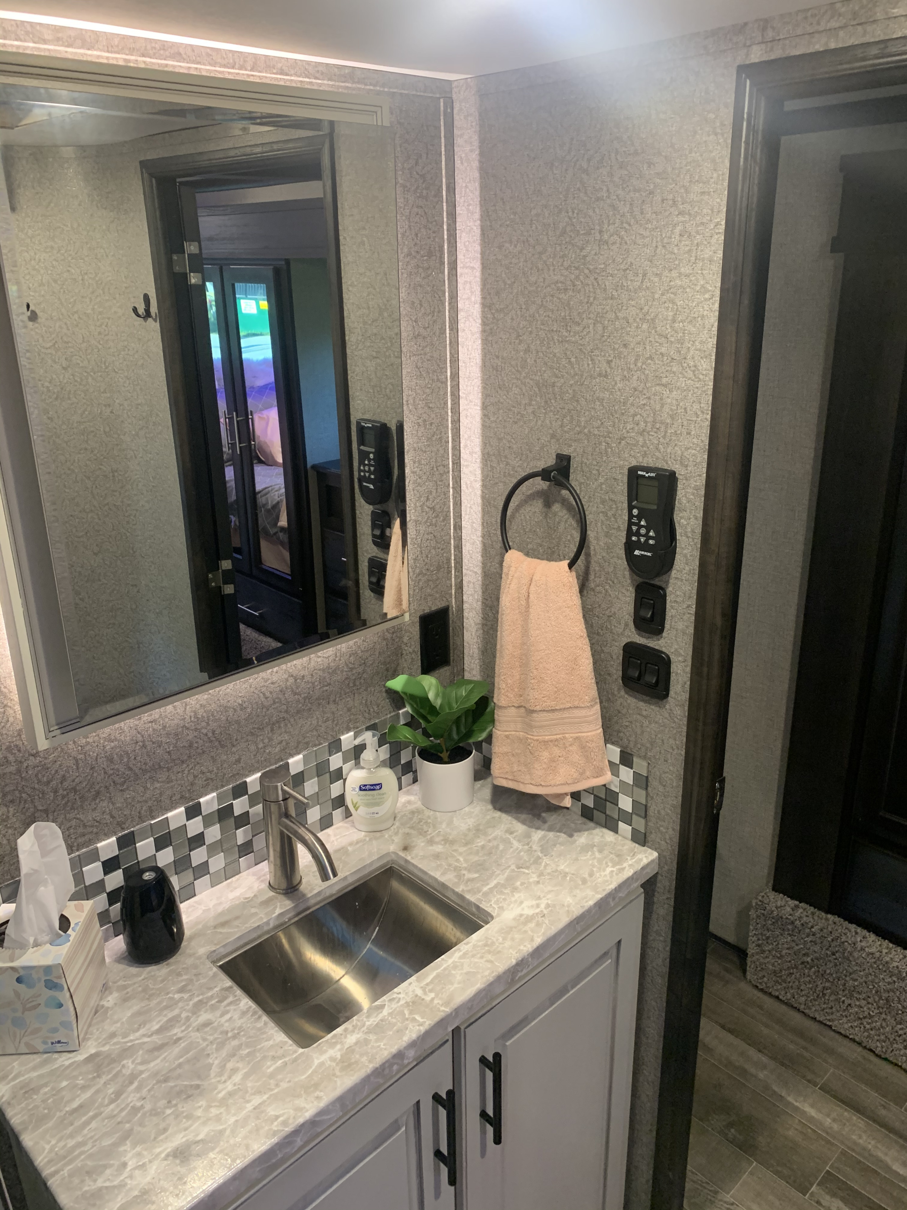 Fifth-wheel RV Rental 