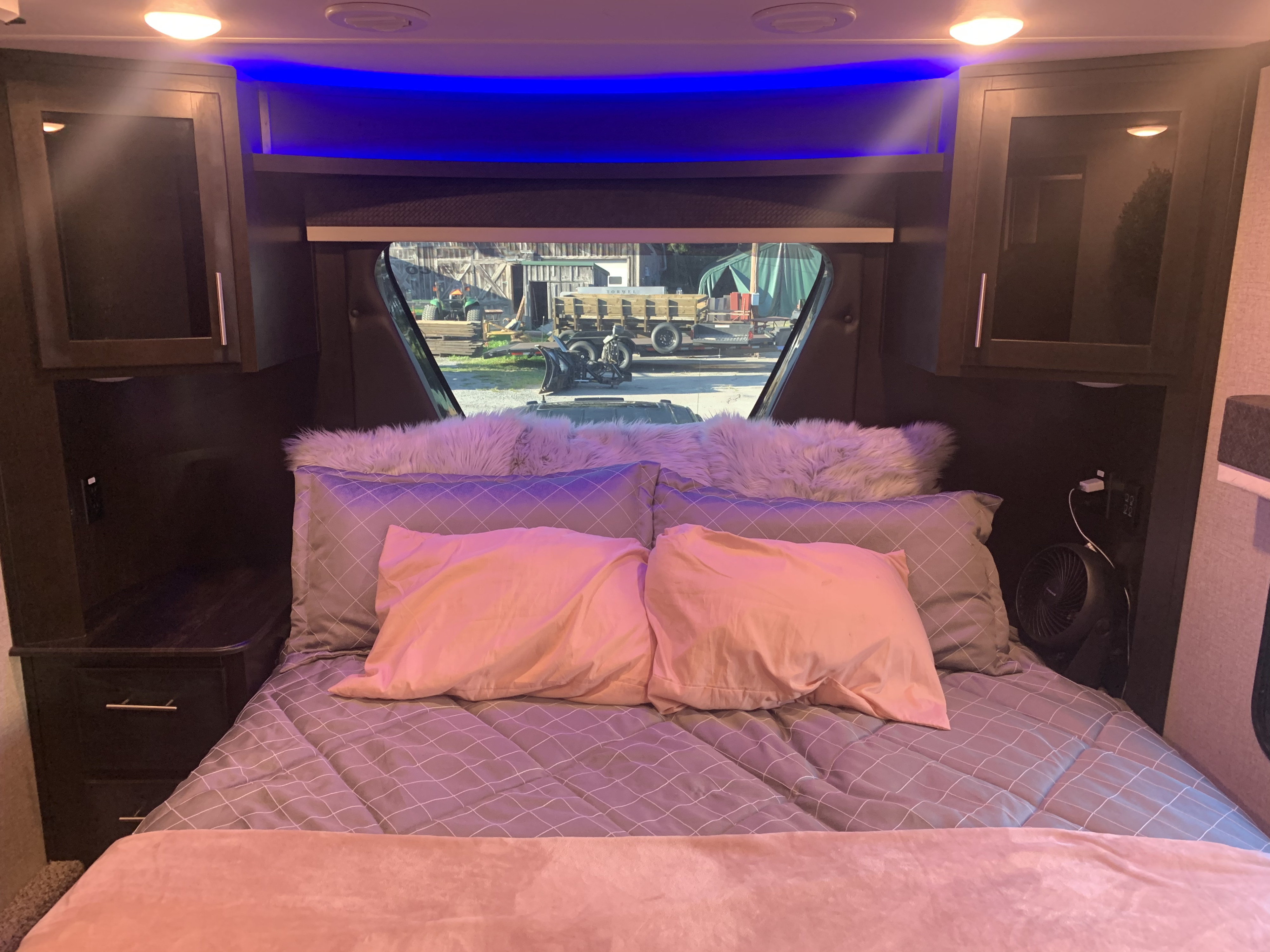 Fifth-wheel RV Rental 