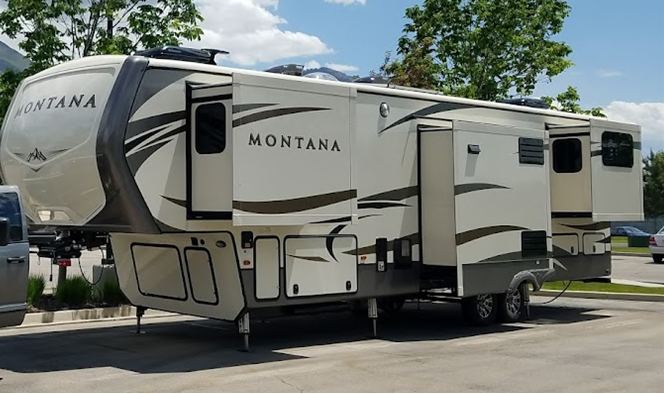 2017 Keystone Montana - Perfect for Glamping
