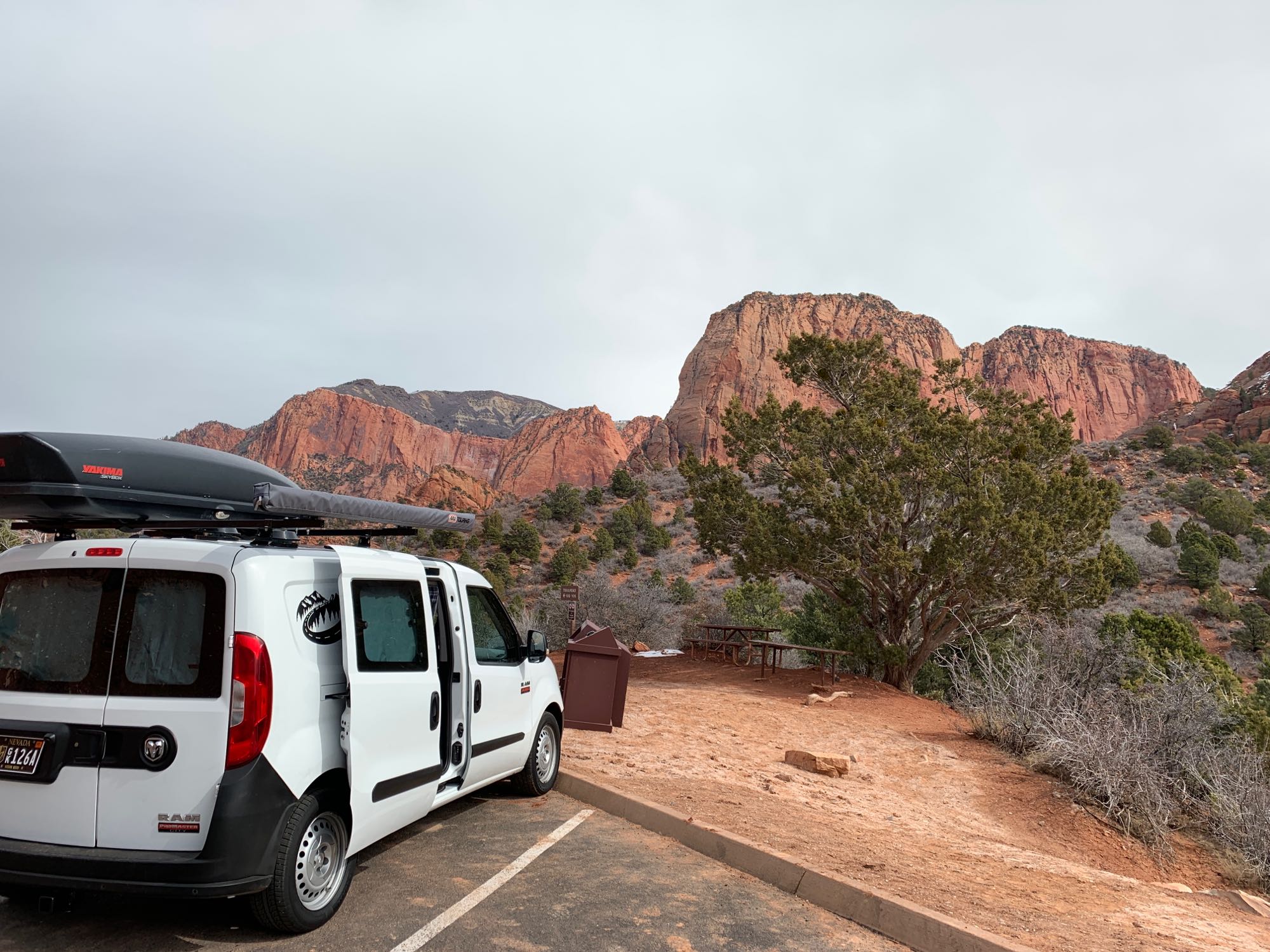 Sharkey – Camper Van Rental by VegasCampers (Las Vegas)