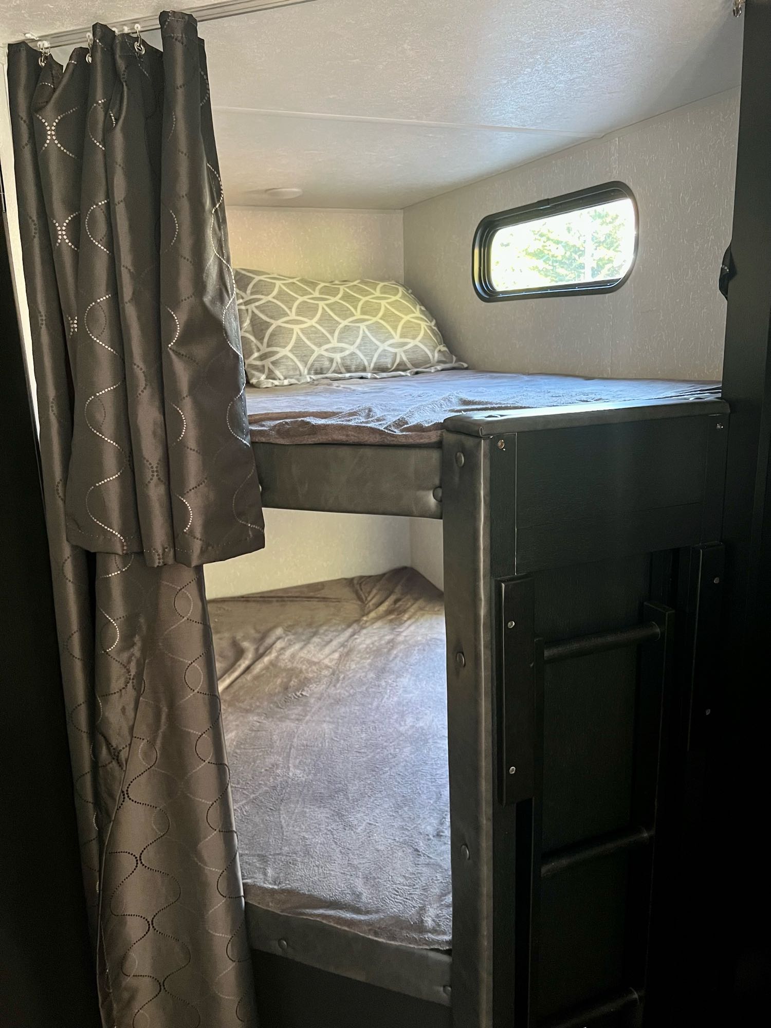 Forest River Cherokee Grey Wolf 2021