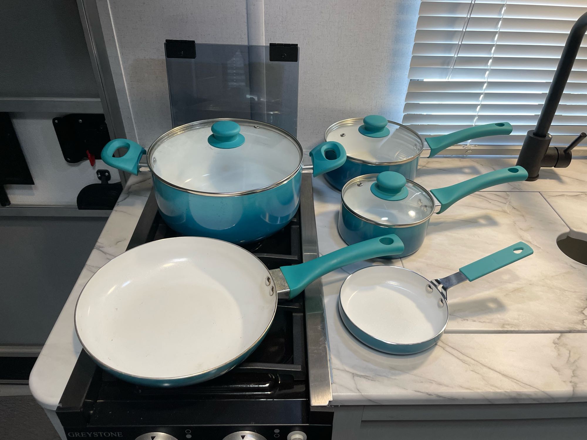 Mainstays Ceramic Nonstick 12 Piece Cookware Set, Teal Ombre