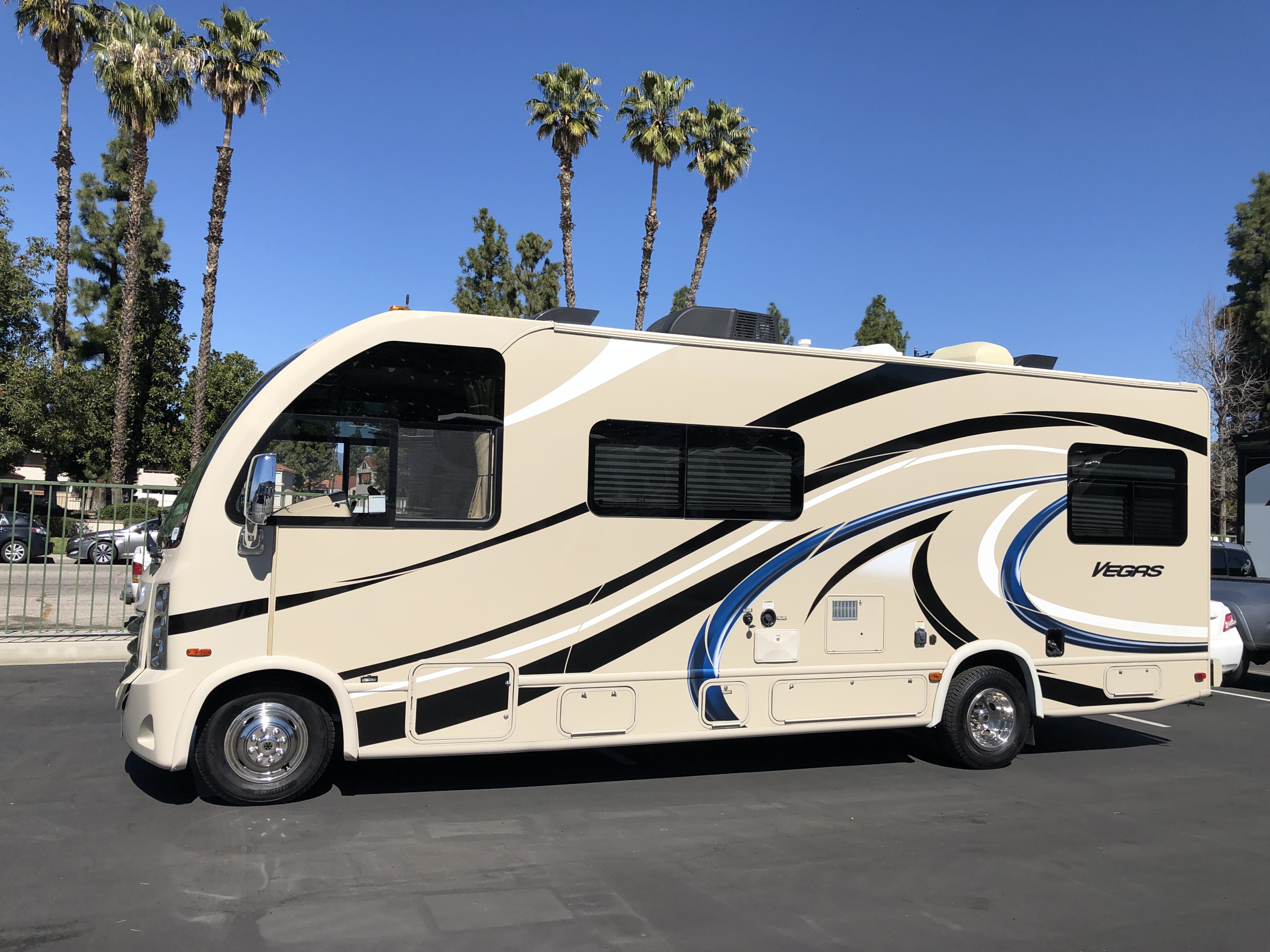 Location Thor Motor Coach Four Winds - Indie Campers